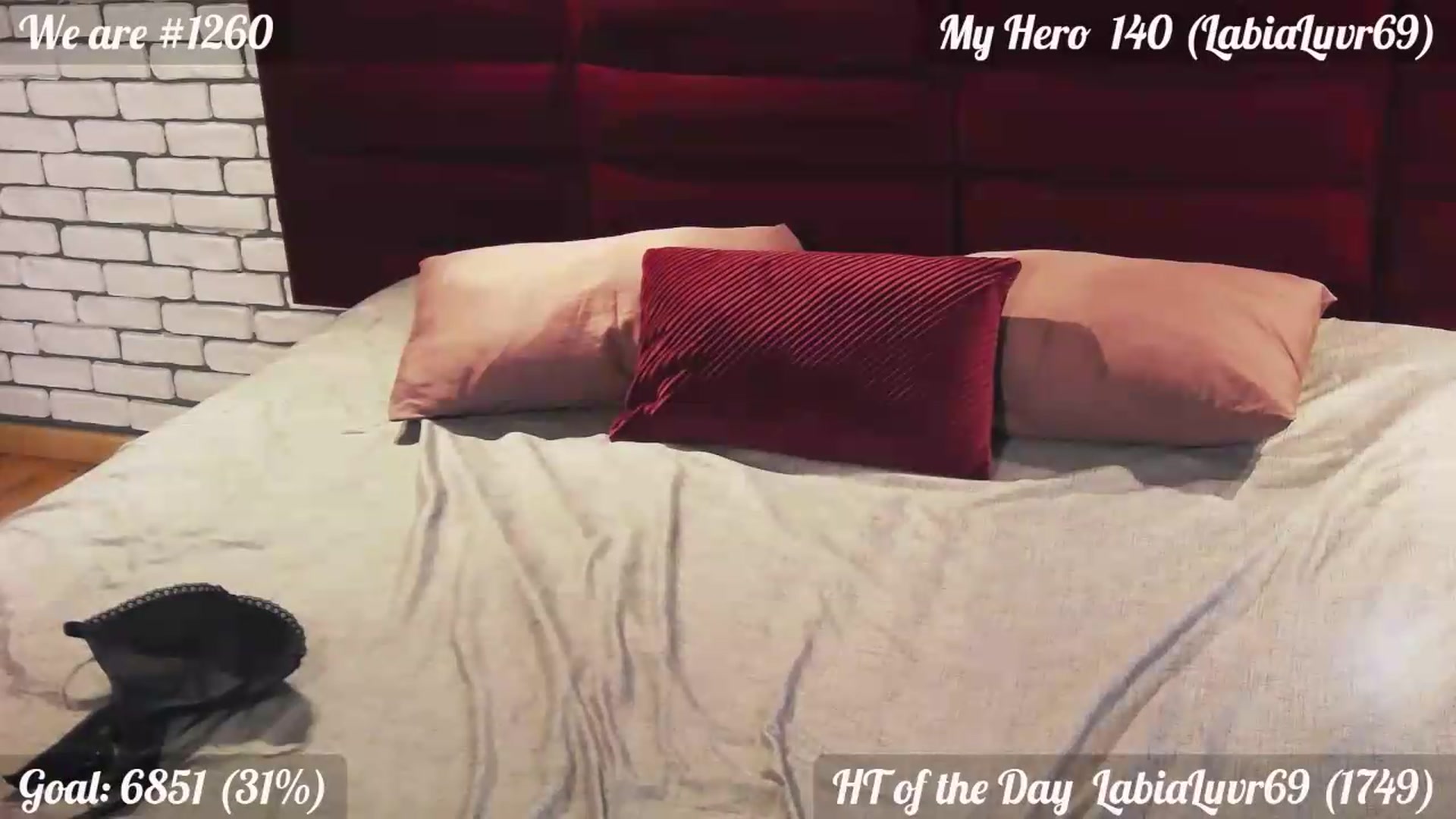 Gallery image thumbnail from QuinnieSmile's myfreecams stream on, 07/11/2026, 12:05 image 12 of 20