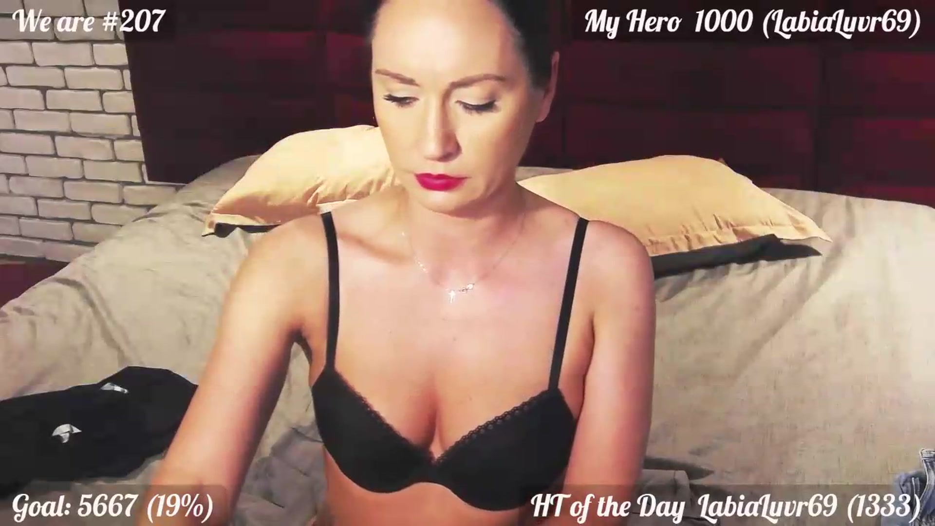 Gallery image thumbnail from QuinnieSmile's myfreecams stream on, 07/31/2026, 14:25 image 5 of 20