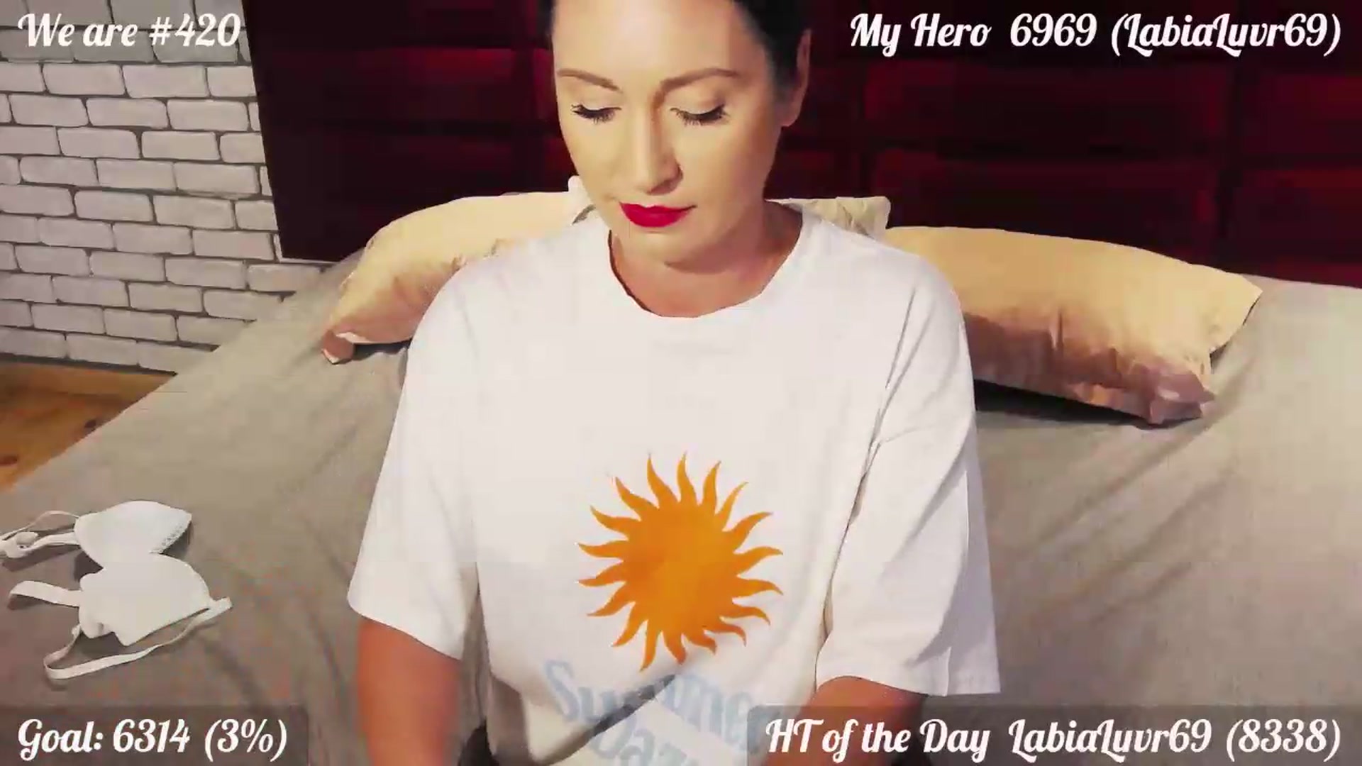 Gallery image thumbnail from QuinnieSmile's myfreecams stream on, 08/10/2026, 12:42 image 12 of 20