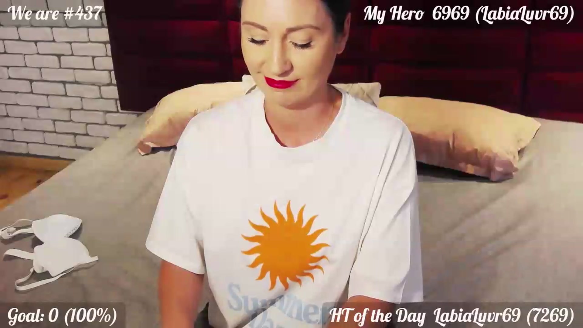 Gallery image thumbnail from QuinnieSmile's myfreecams stream on, 08/10/2026, 12:42 image 9 of 20