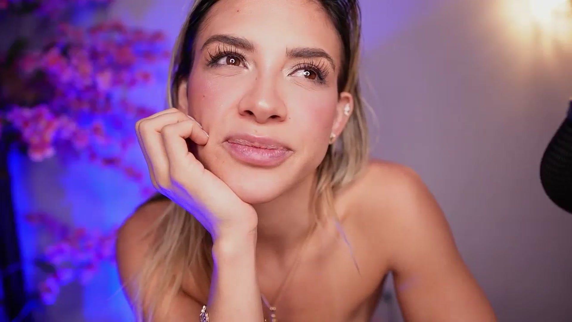 Gallery image thumbnail from R4VENN_'s myfreecams stream on, 01/15/2025, 10:18 image 16 of 20