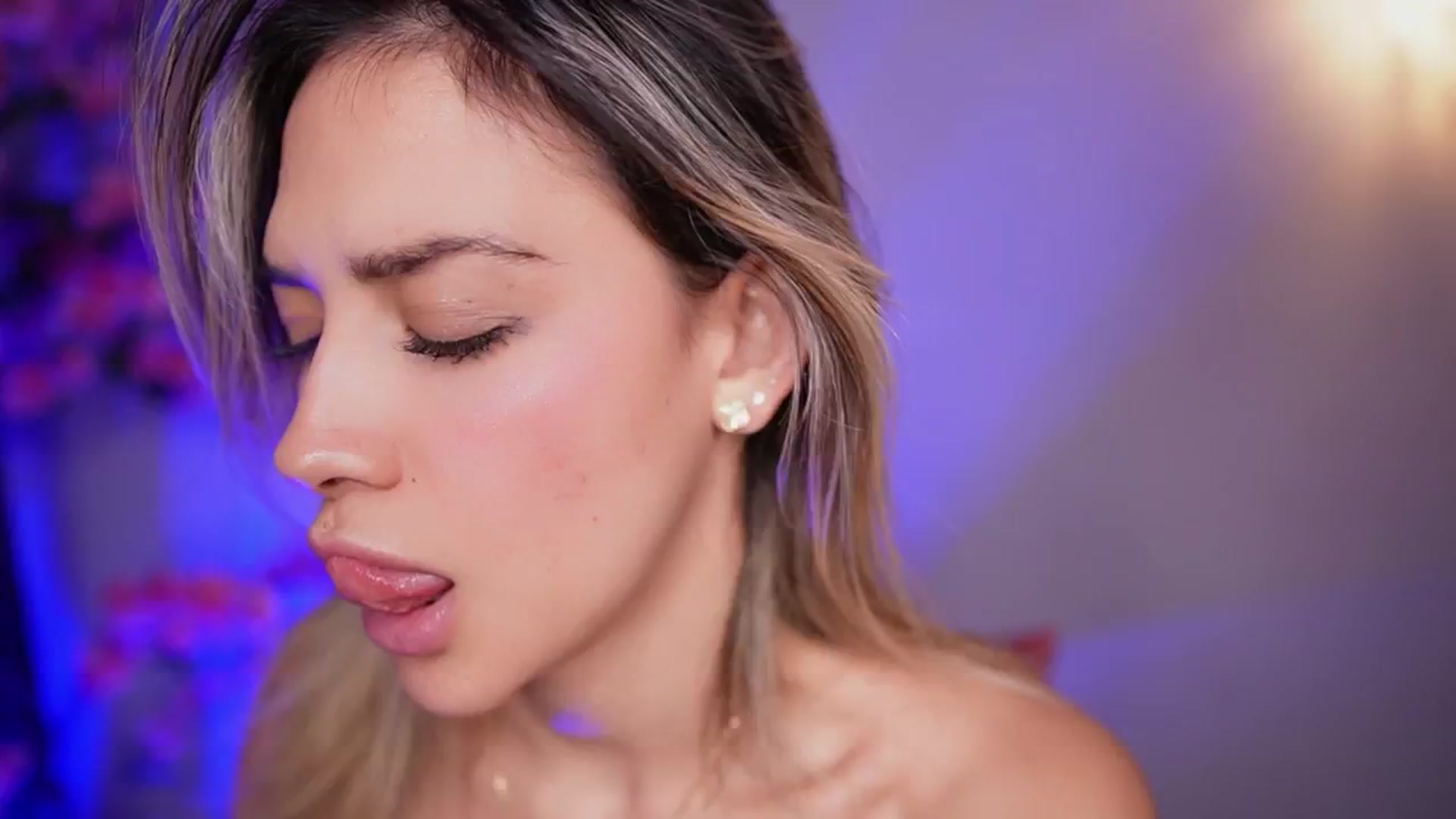 Gallery image thumbnail from R4VENN_'s myfreecams stream on, 01/16/2025, 12:16 image 12 of 20