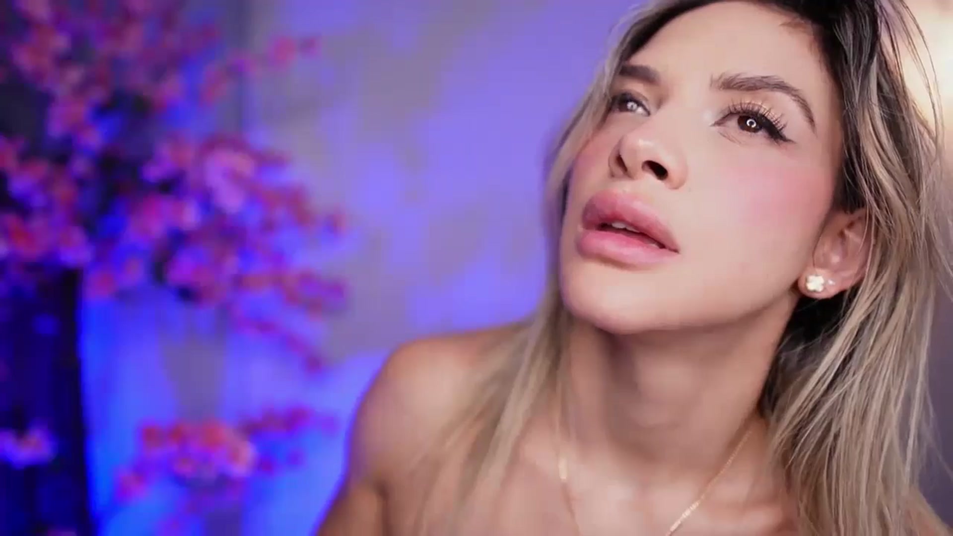 Gallery image thumbnail from R4VENN_'s myfreecams stream on, 01/17/2025, 13:33 image 11 of 20