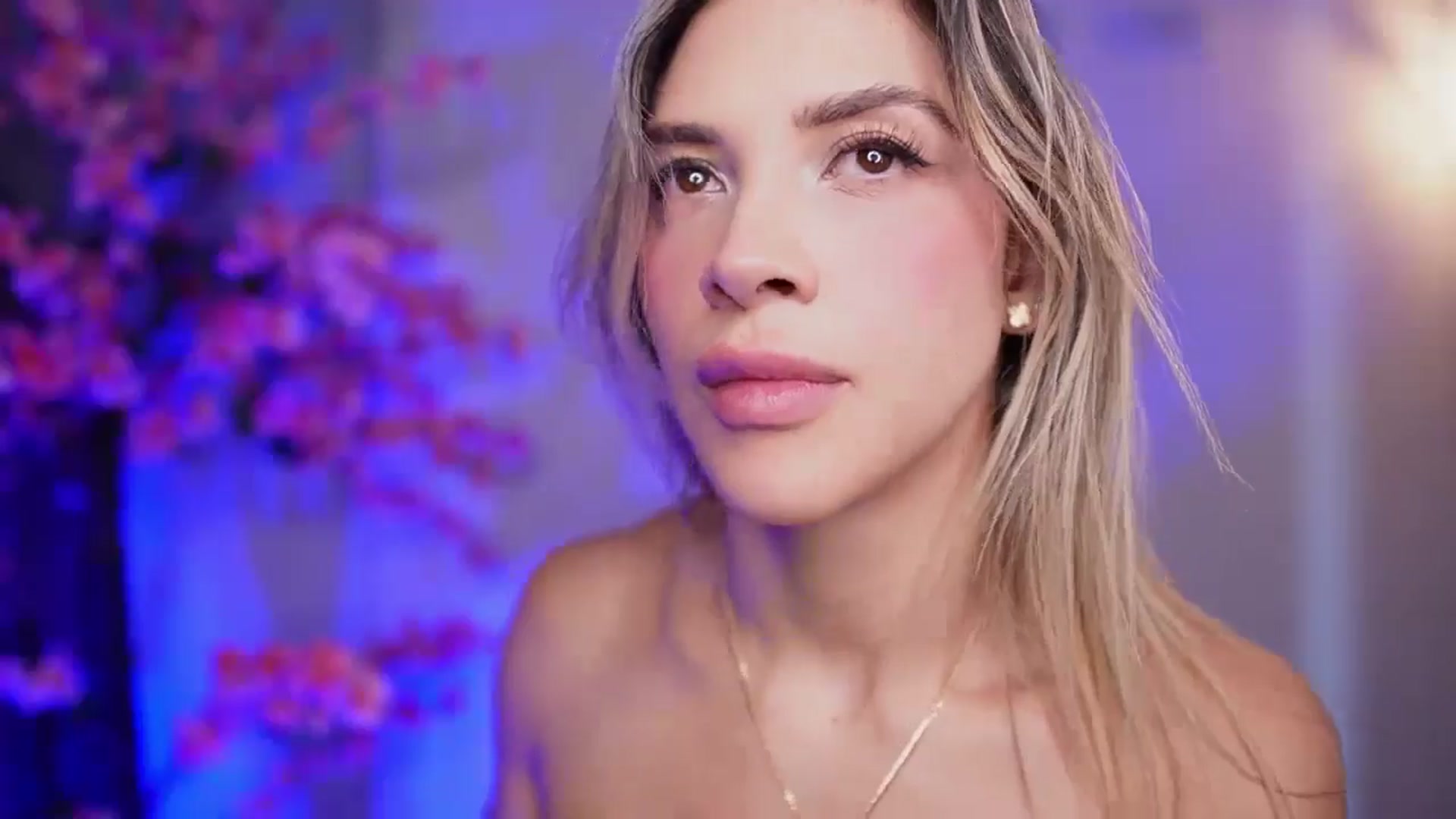 Gallery image thumbnail from R4VENN_'s myfreecams stream on, 01/17/2025, 13:33 image 13 of 20