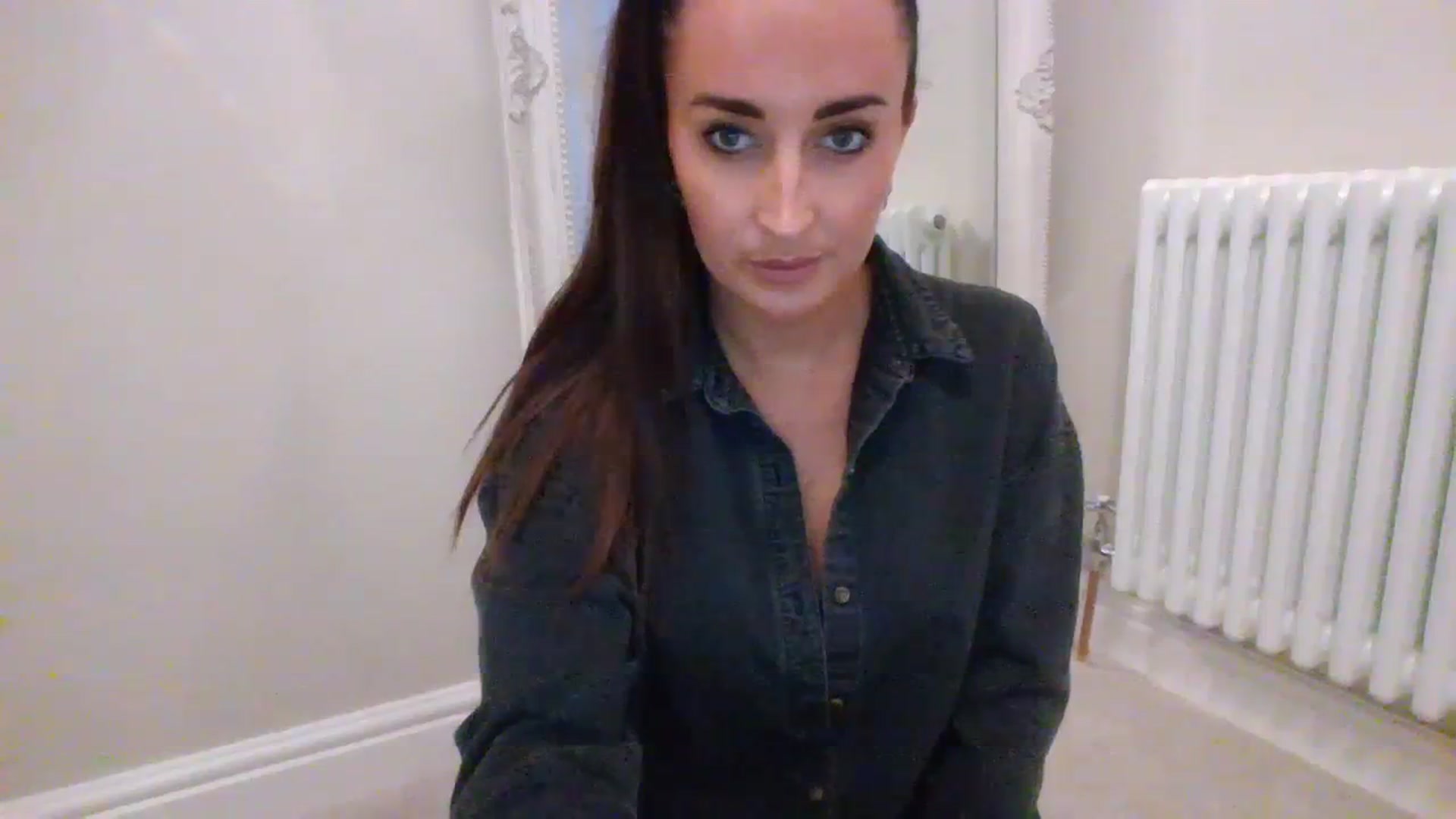 Gallery image thumbnail from RJane's myfreecams stream on, 09/12/2023, 18:55 image 6 of 20