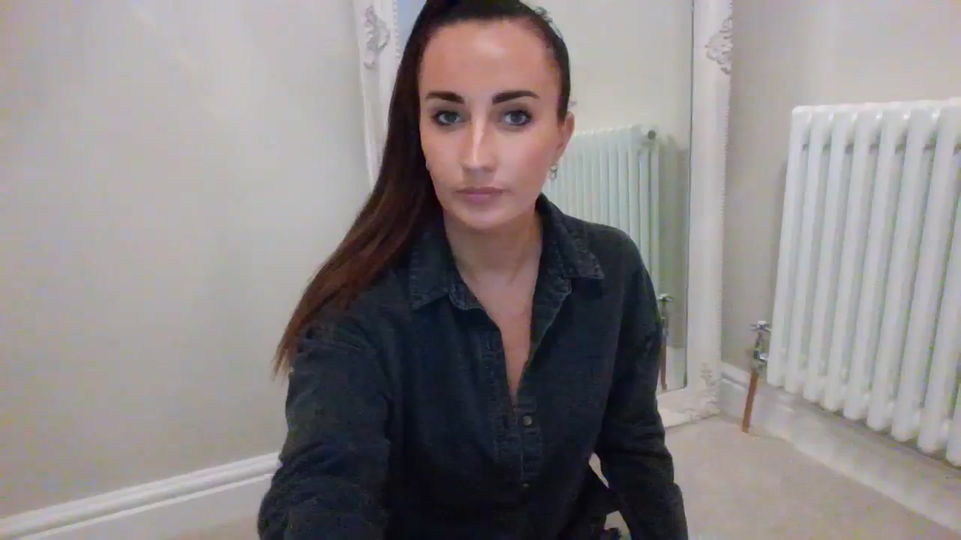 Gallery image thumbnail from RJane's myfreecams stream on, 09/12/2023, 18:55 image 5 of 20