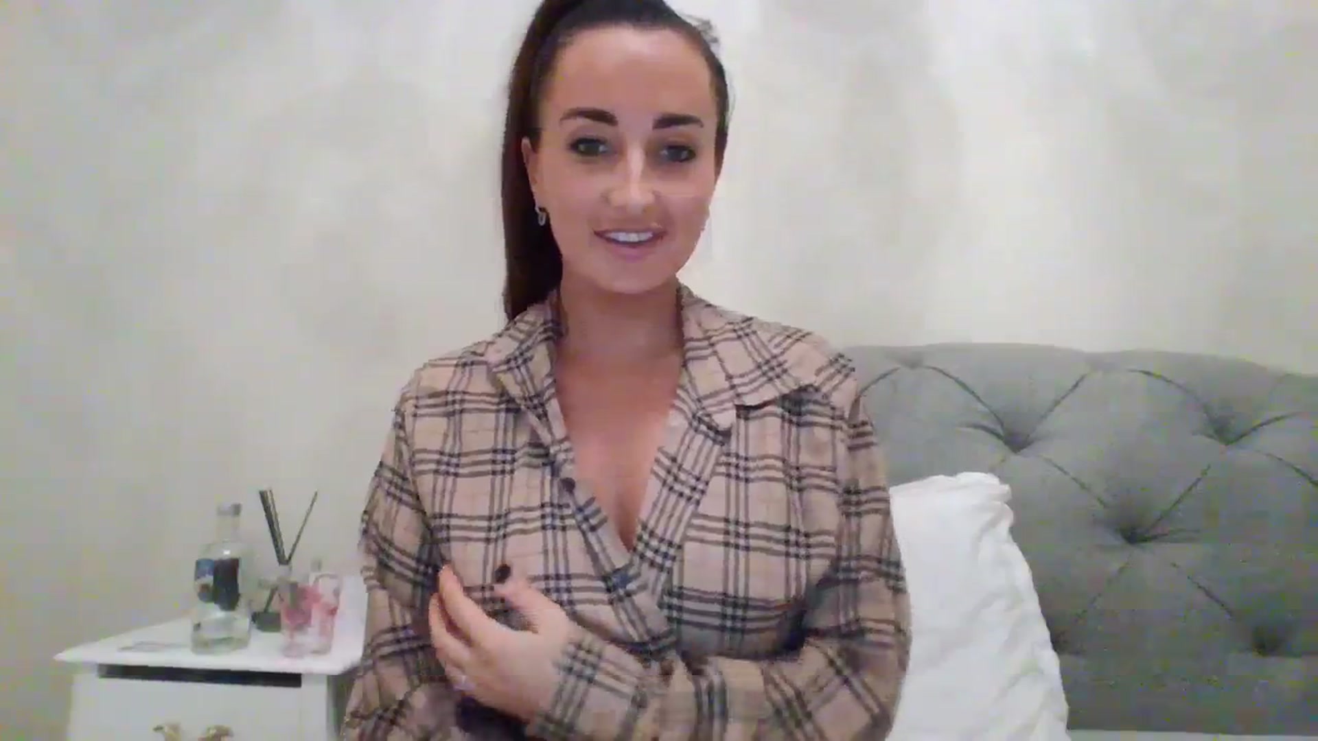 Gallery image thumbnail from RJane's myfreecams stream on, 09/12/2023, 22:00 image 6 of 20