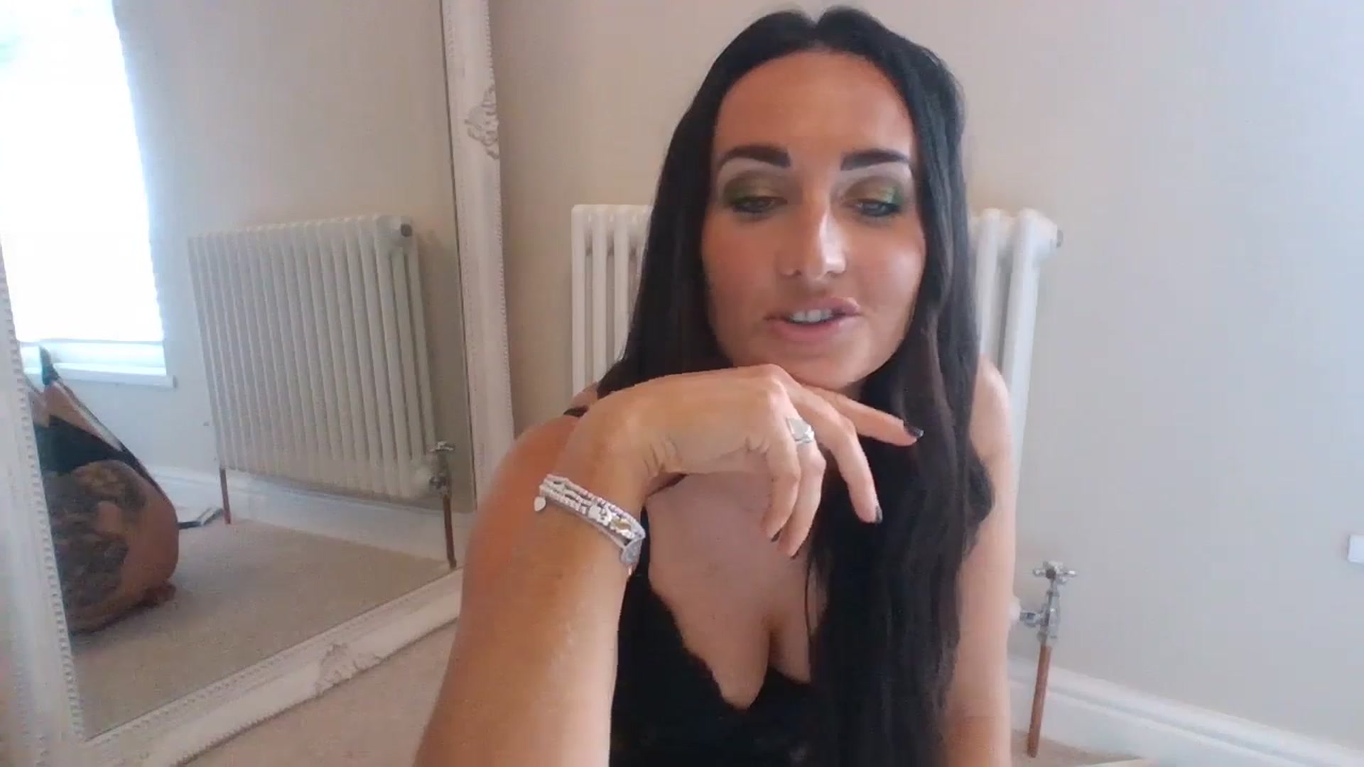 Gallery image thumbnail from RJane's myfreecams stream on, 10/27/2023, 12:37 image 9 of 20
