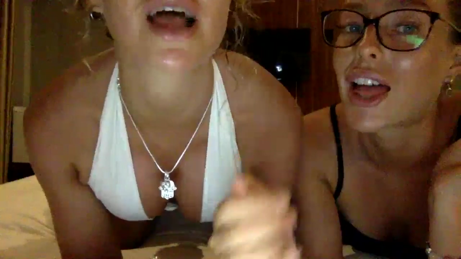 Gallery image thumbnail from RaRaaaaxx's myfreecams stream on, 05/19/2024, 12:10 image 11 of 20