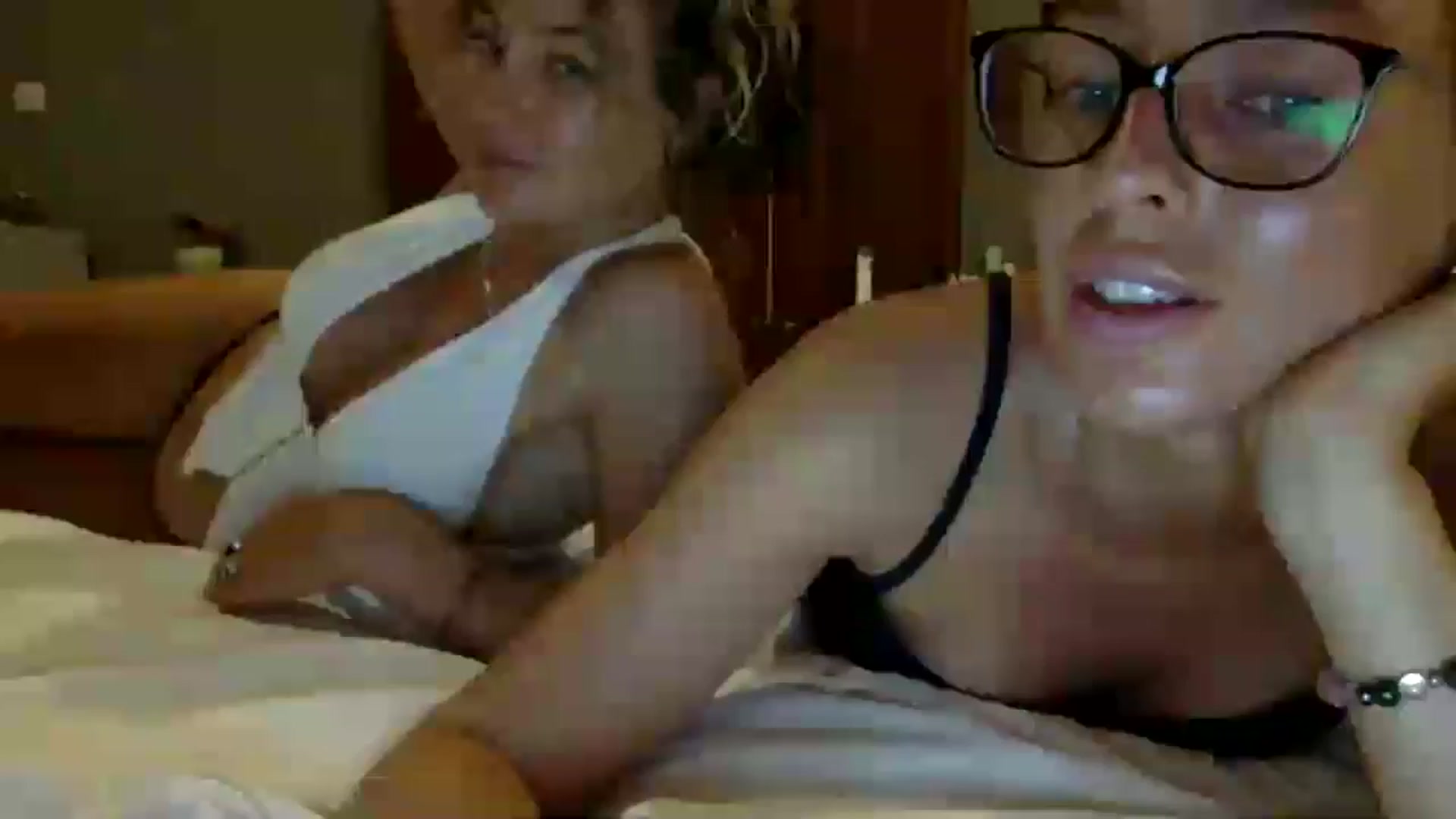 Gallery image thumbnail from RaRaaaaxx's myfreecams stream on, 05/19/2024, 12:34 image 19 of 20
