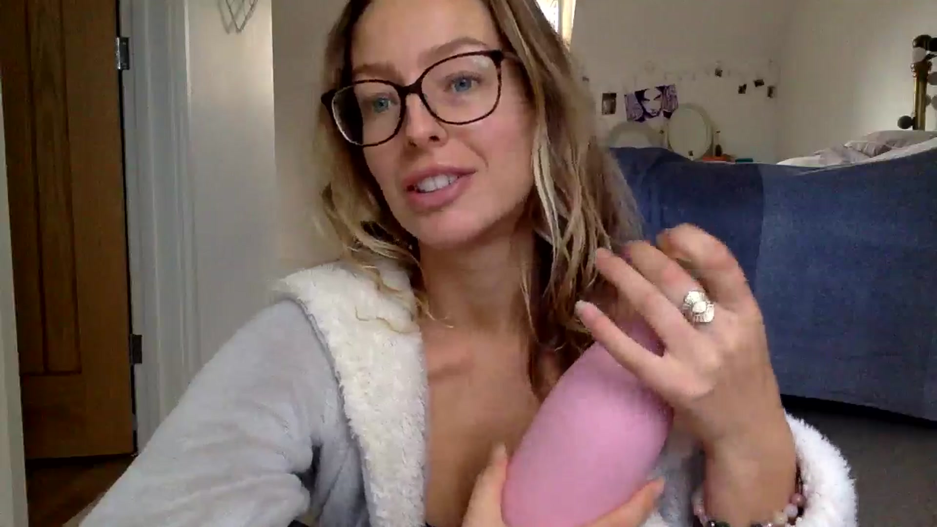 Gallery image thumbnail from RaRaaaaxx's myfreecams stream on, 11/22/2024, 11:57 image 16 of 20