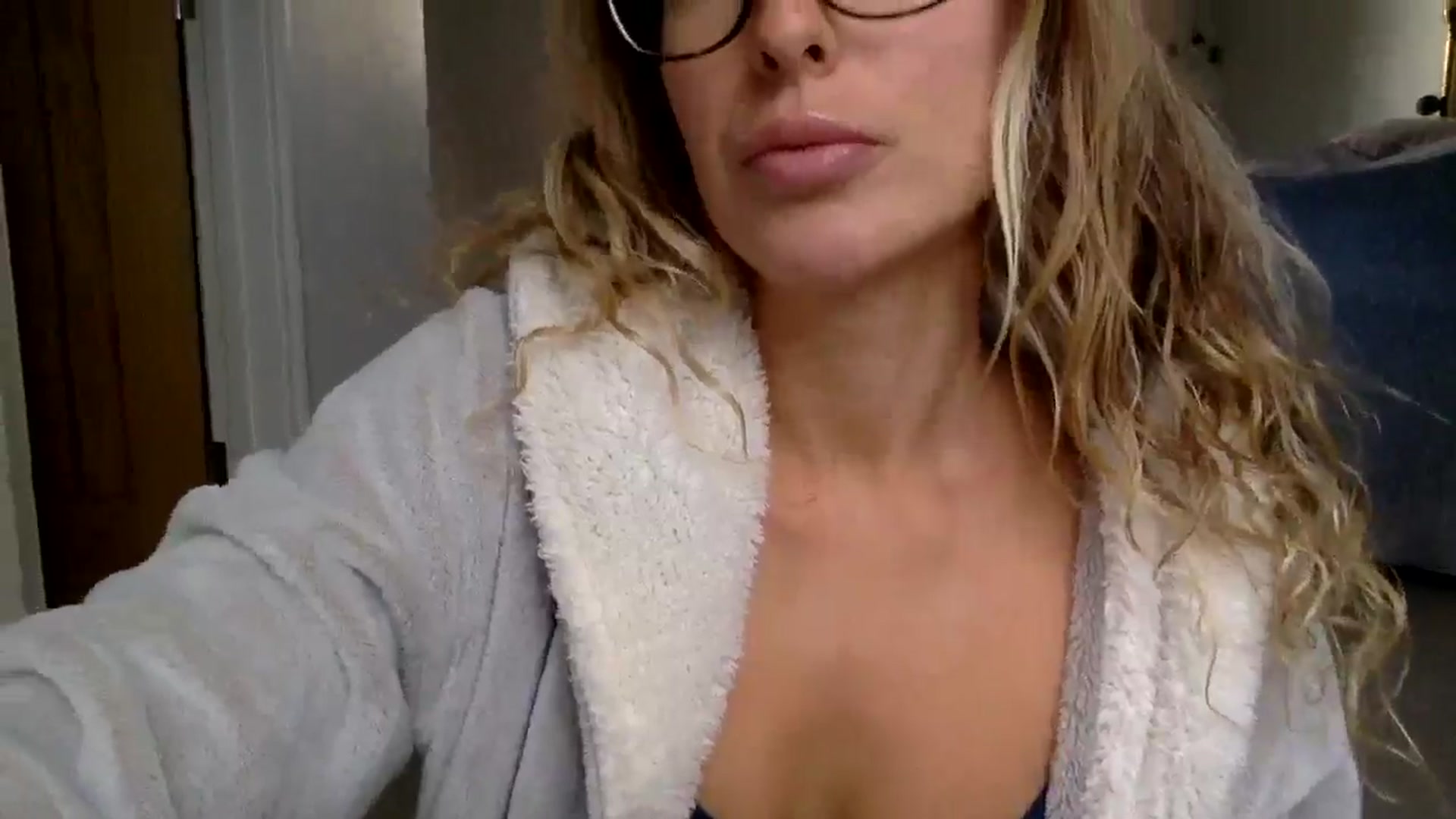 Gallery image thumbnail from RaRaaaaxx's myfreecams stream on, 11/22/2024, 11:57 image 8 of 20