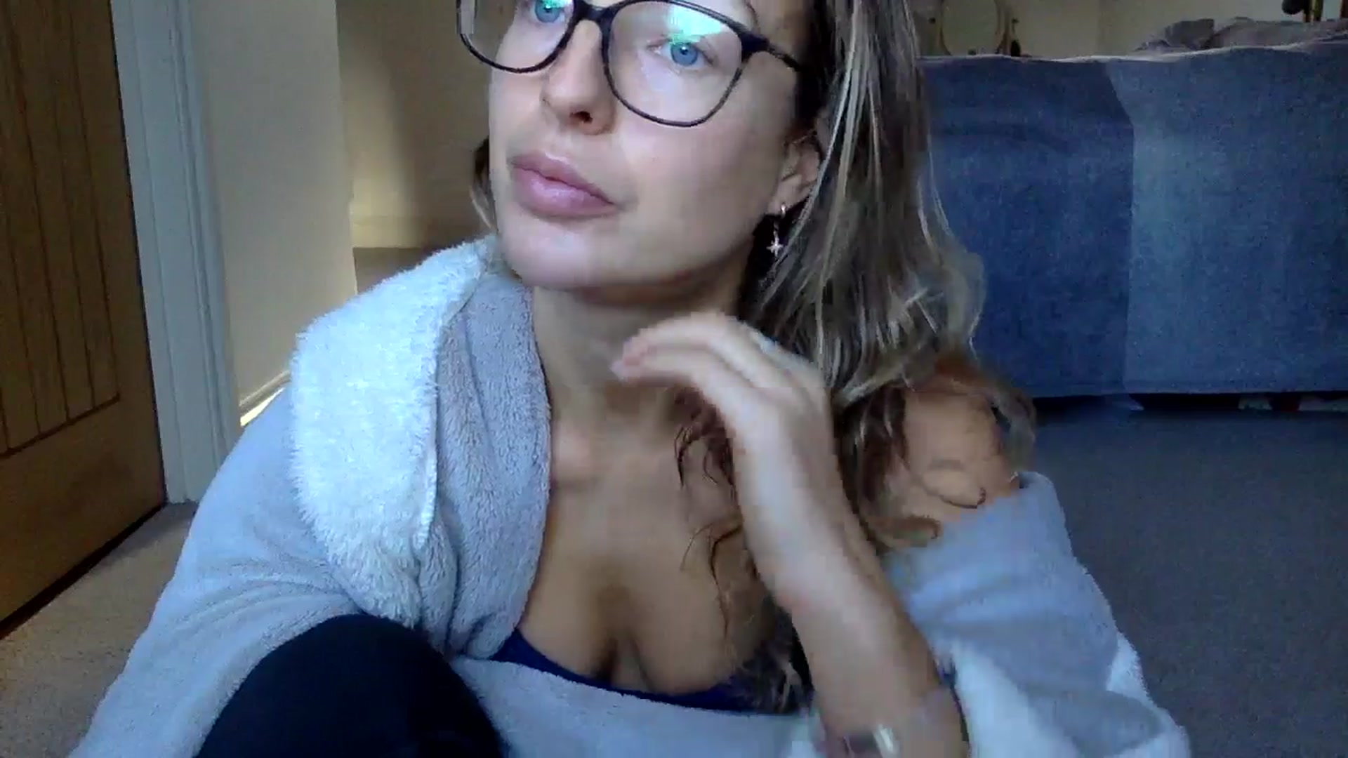 Gallery image thumbnail from RaRaaaaxx's myfreecams stream on, 11/25/2024, 14:18 image 11 of 20