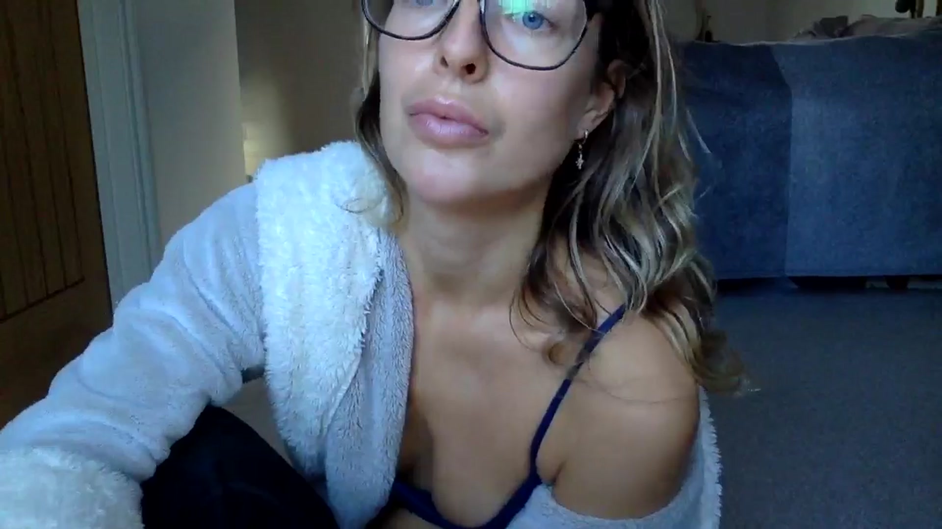 Gallery image thumbnail from RaRaaaaxx's myfreecams stream on, 11/25/2024, 14:18 image 18 of 20