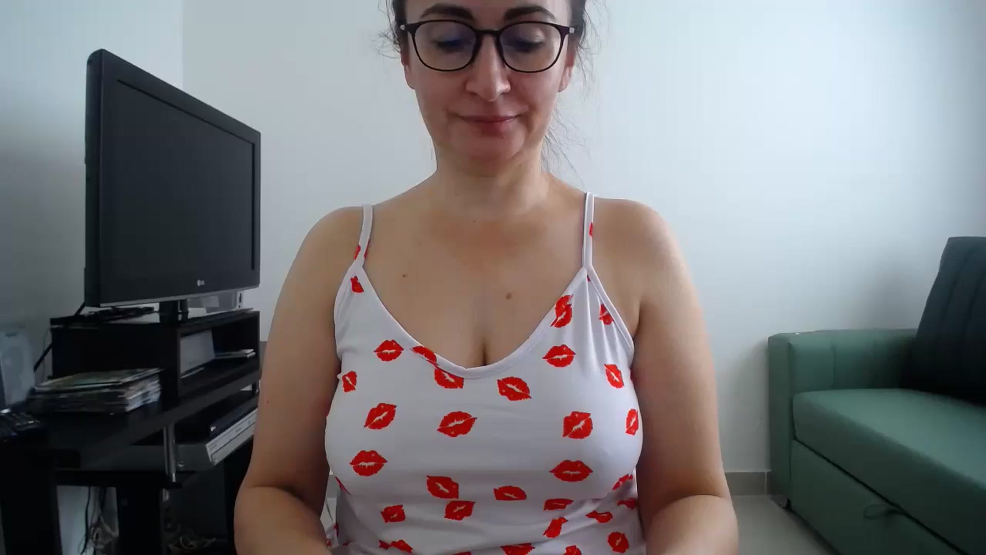Gallery image thumbnail from Rach_sensual's myfreecams stream on, 08/03/2024, 18:01 image 15 of 20