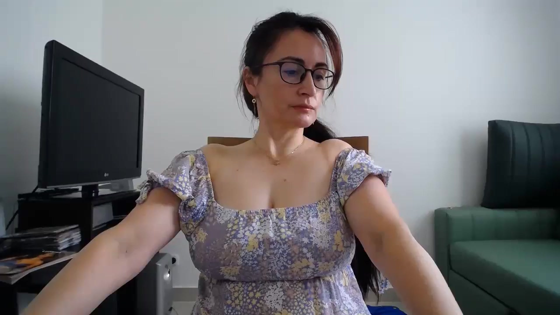 Gallery image thumbnail from Rach_sensual's myfreecams stream on, 08/07/2024, 18:09 image 4 of 20