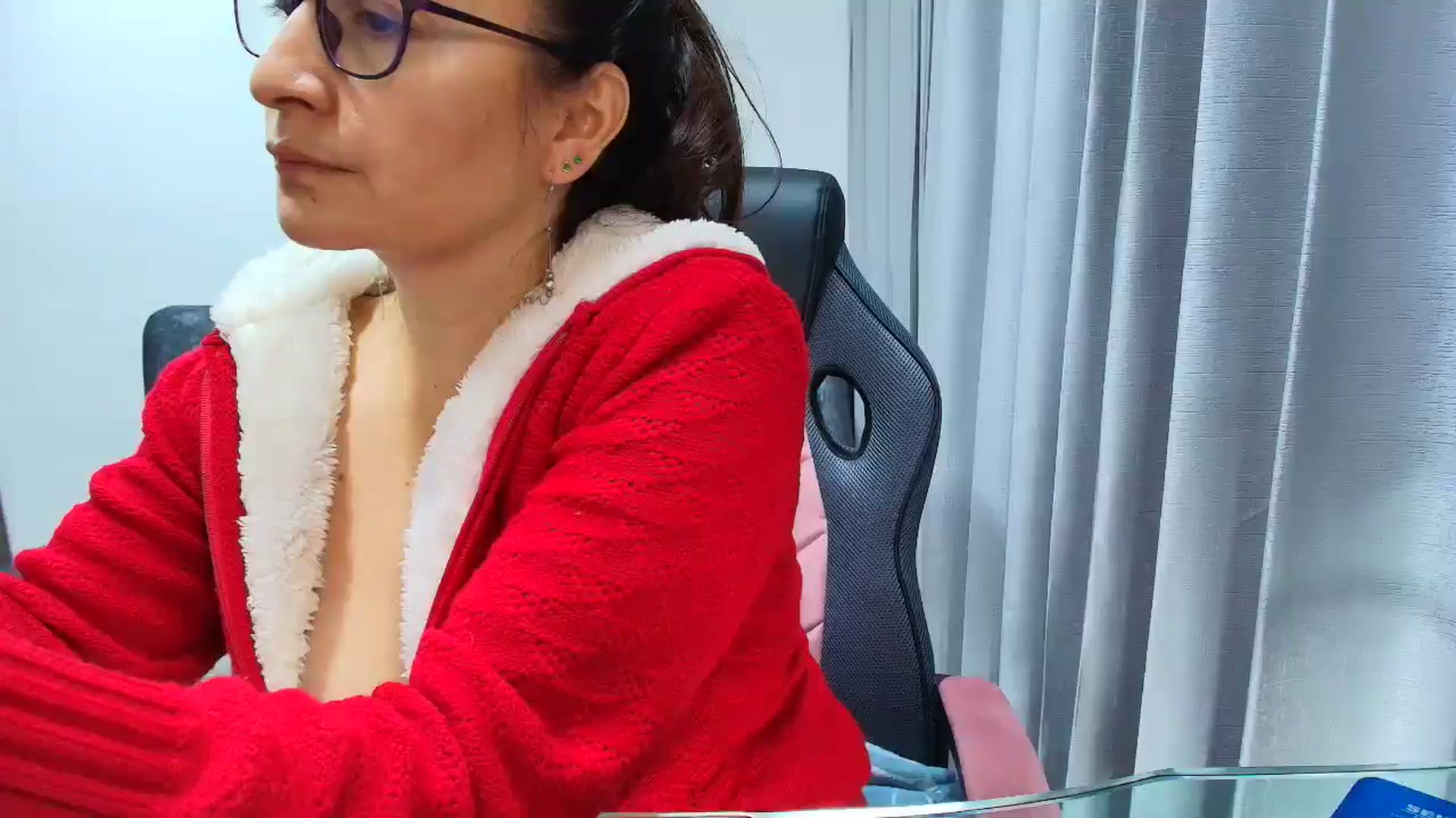 Gallery image thumbnail from Rach_sensual's myfreecams stream on, 12/25/2025, 18:01 image 11 of 20