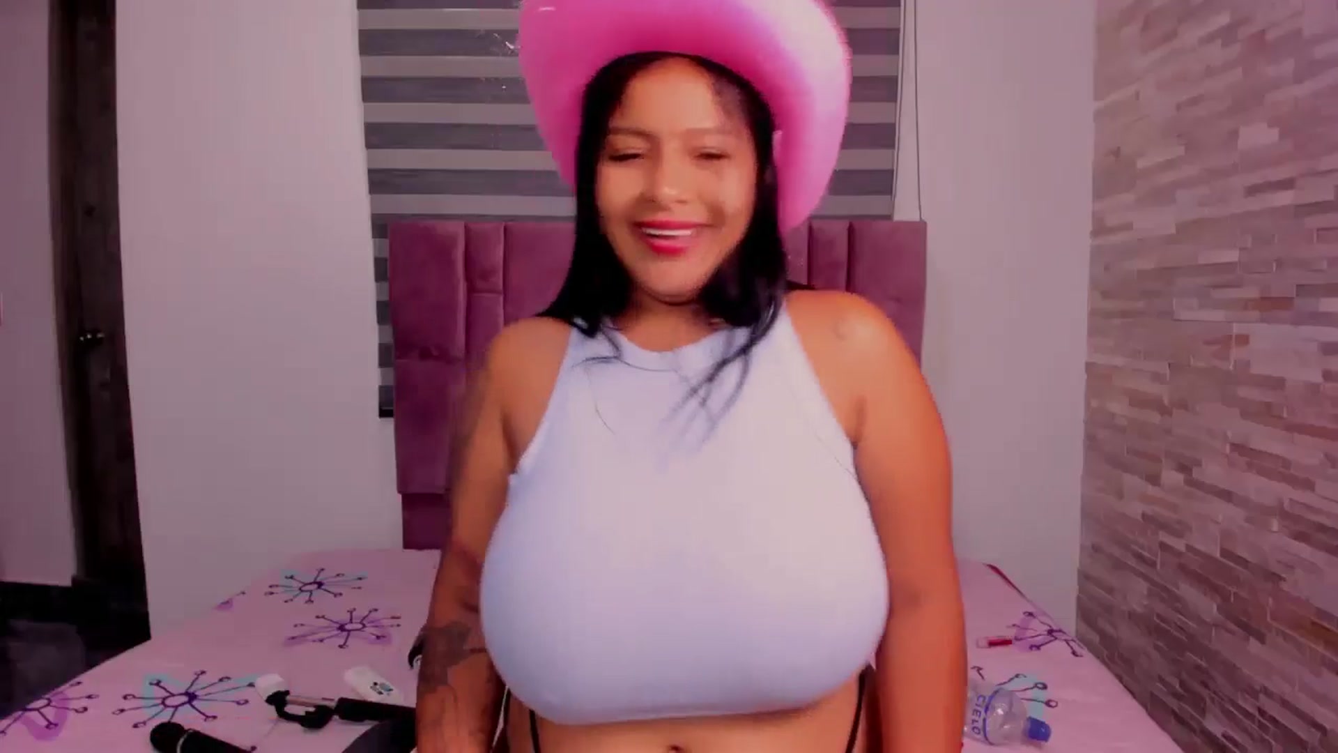 Gallery image thumbnail from Racheel_boobs's myfreecams stream on, 06/26/2024, 14:01 image 20 of 20