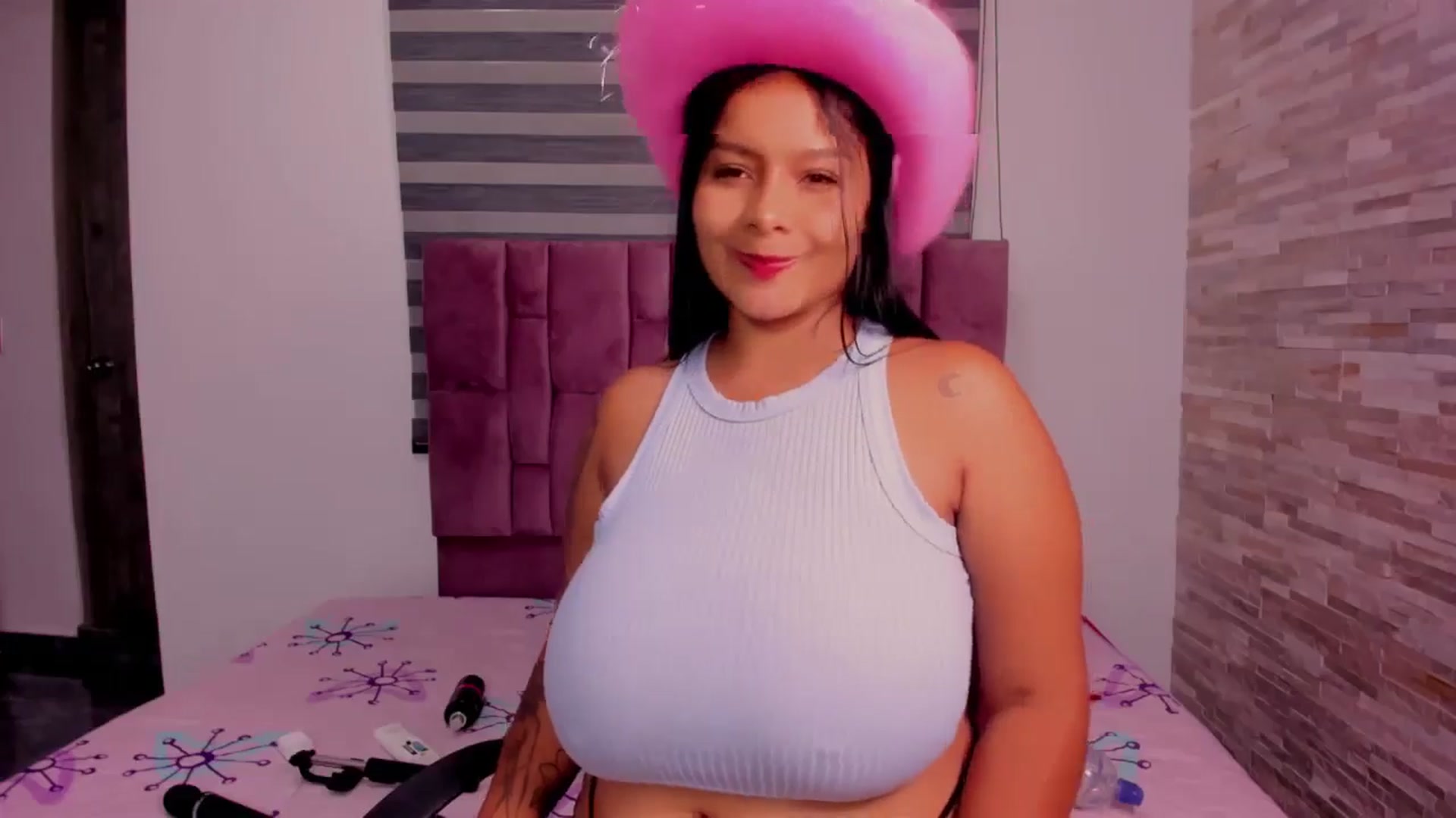 Gallery image thumbnail from Racheel_boobs's myfreecams stream on, 06/26/2024, 14:01 image 16 of 20