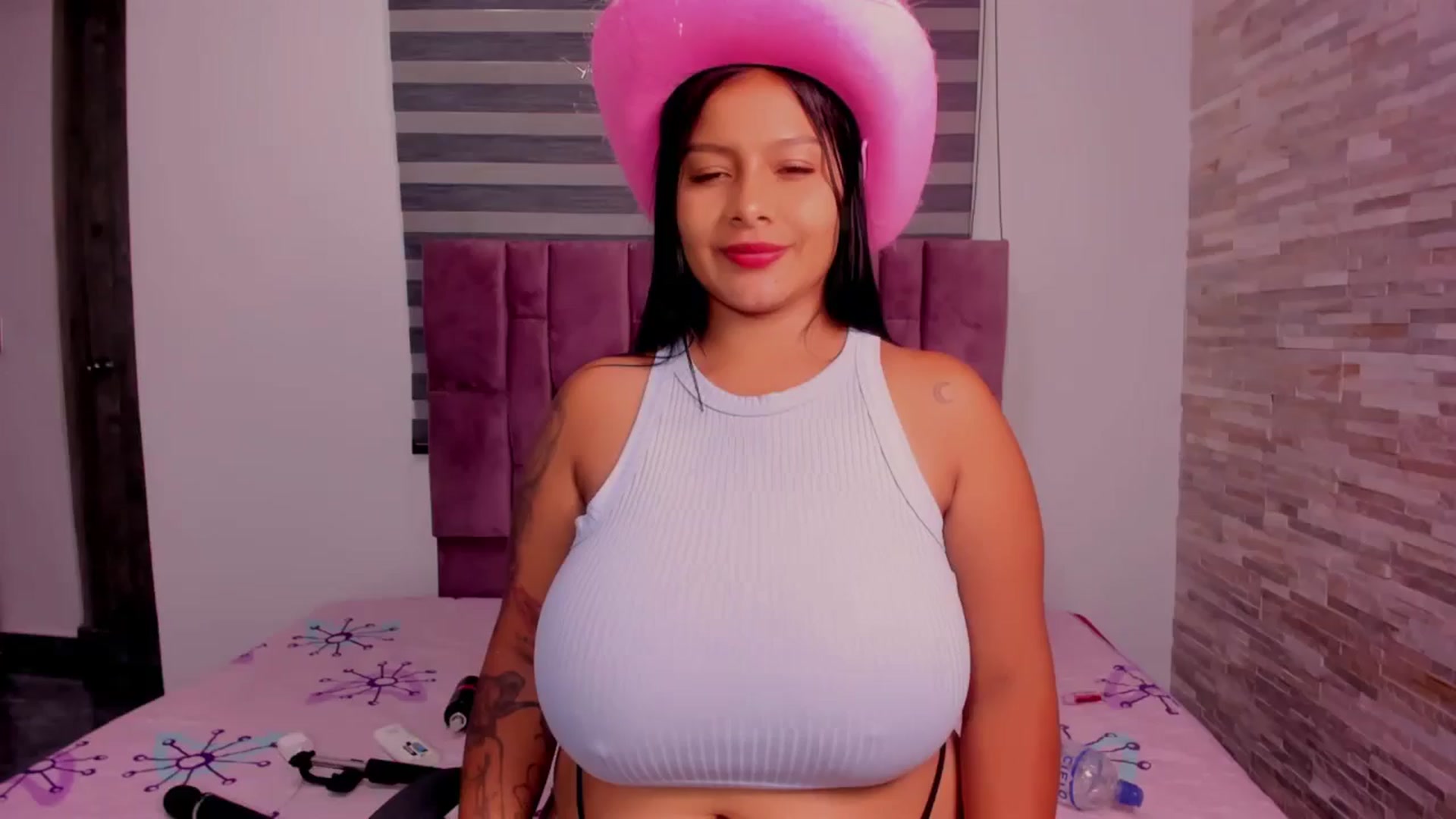 Gallery image thumbnail from Racheel_boobs's myfreecams stream on, 06/26/2024, 14:01 image 17 of 20