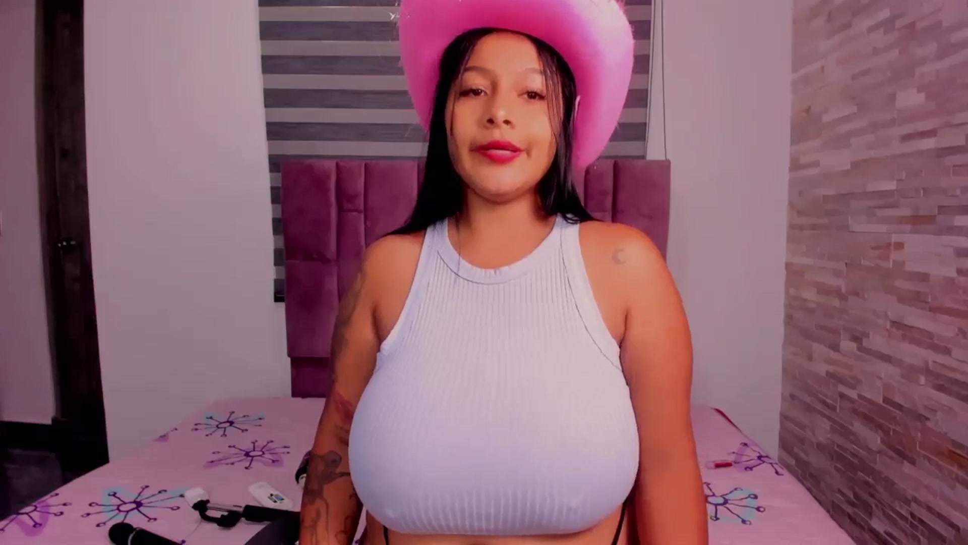 Gallery image thumbnail from Racheel_boobs's myfreecams stream on, 06/26/2024, 14:01 image 10 of 20