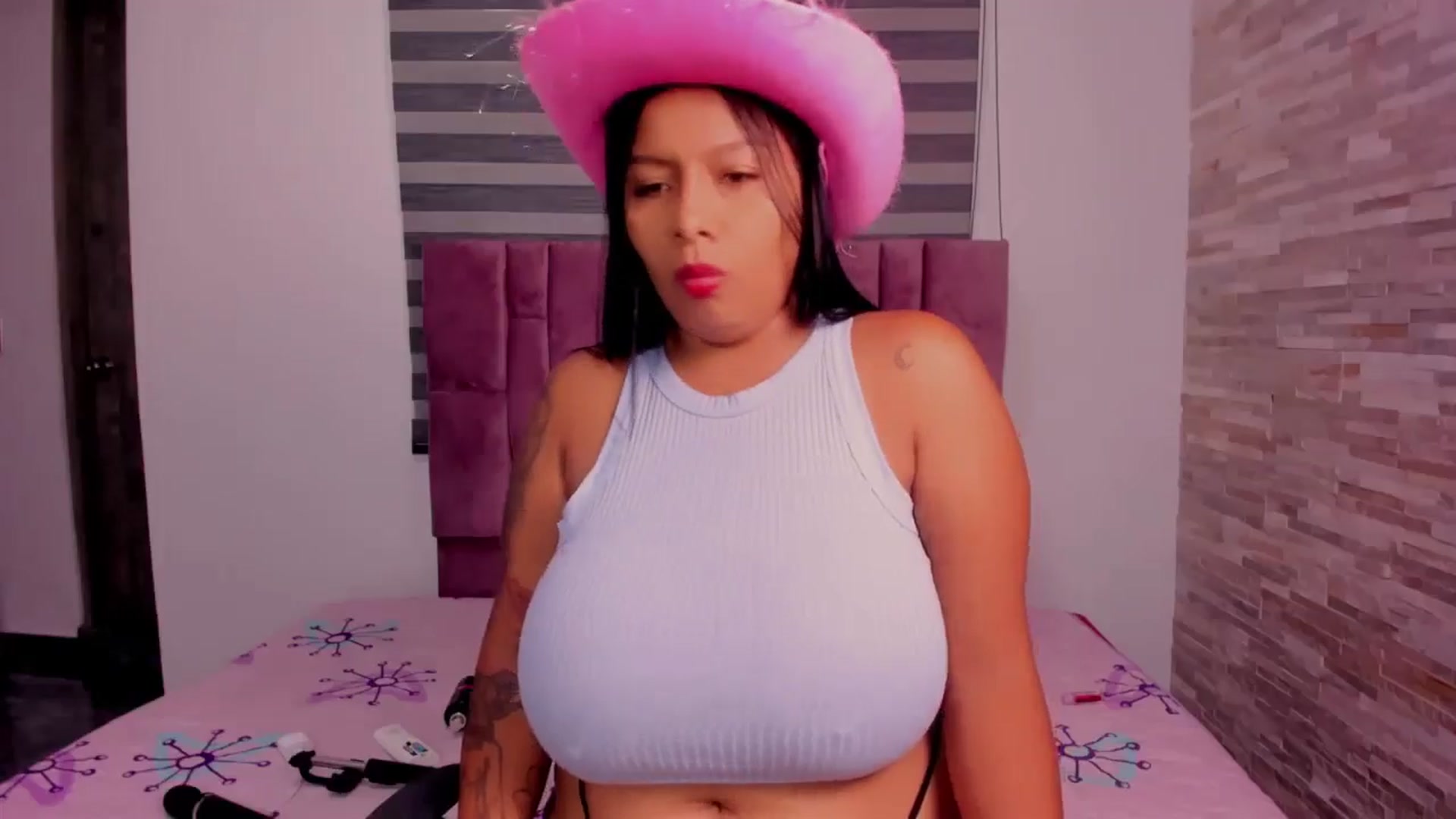 Gallery image thumbnail from Racheel_boobs's myfreecams stream on, 06/26/2024, 14:01 image 9 of 20