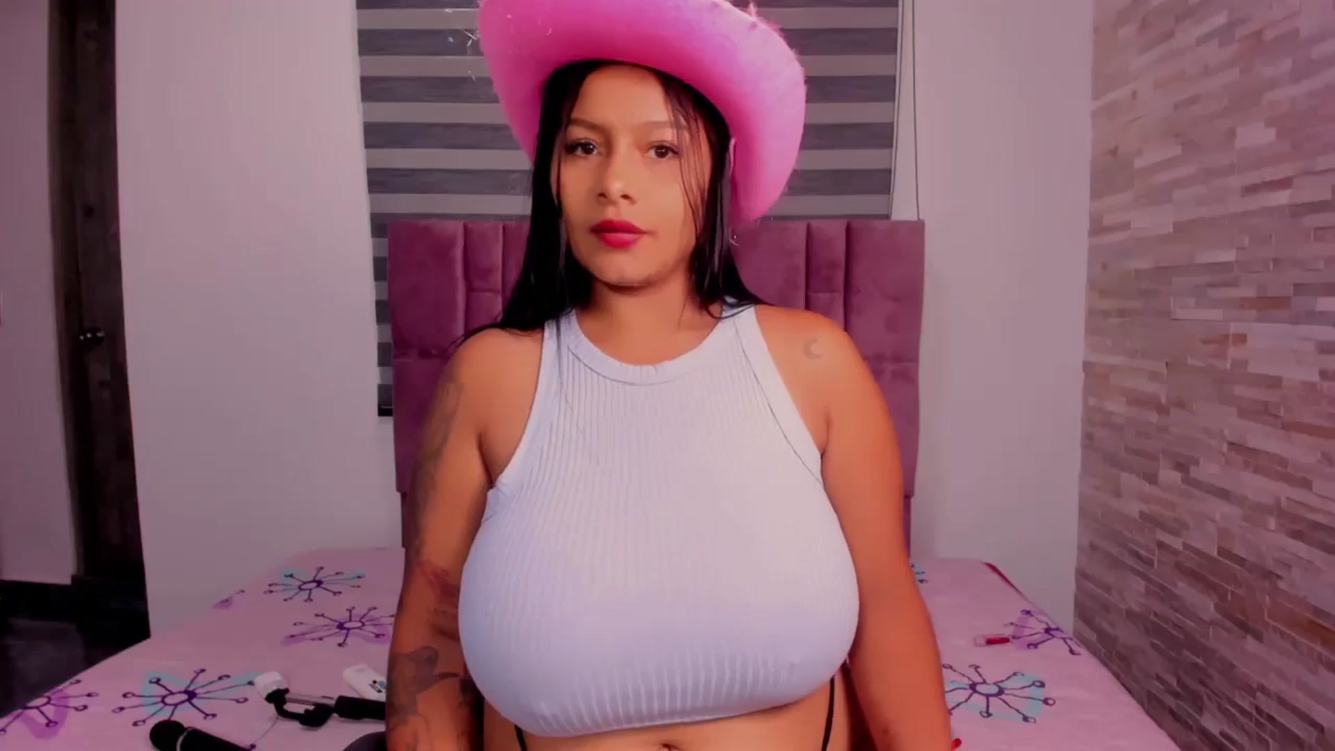 Gallery image thumbnail from Racheel_boobs's myfreecams stream on, 06/26/2024, 14:01 image 11 of 20