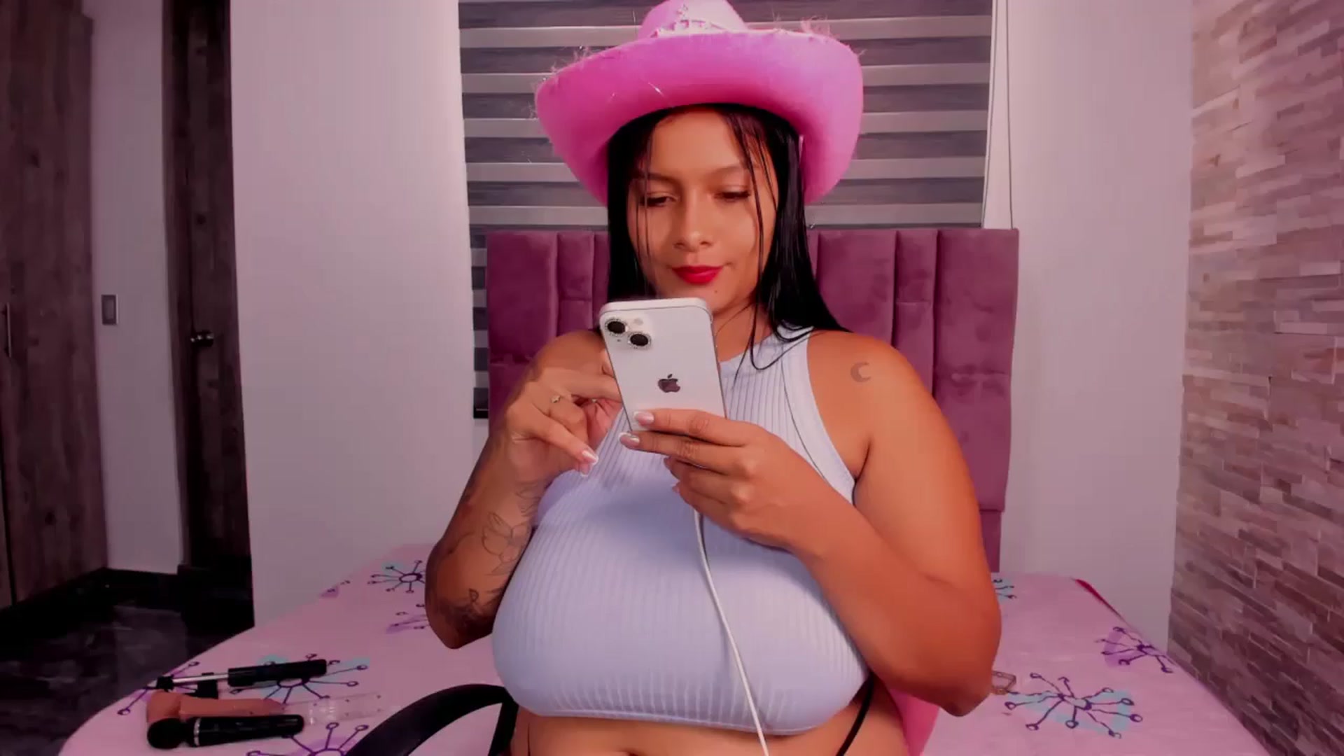 Gallery image thumbnail from Racheel_boobs's myfreecams stream on, 06/26/2024, 15:42 image 7 of 20