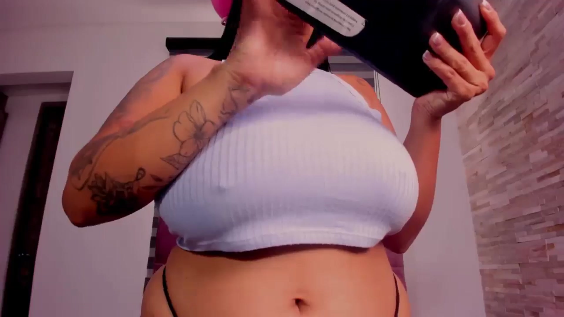 Gallery image thumbnail from Racheel_boobs's myfreecams stream on, 06/26/2024, 18:36 image 7 of 20