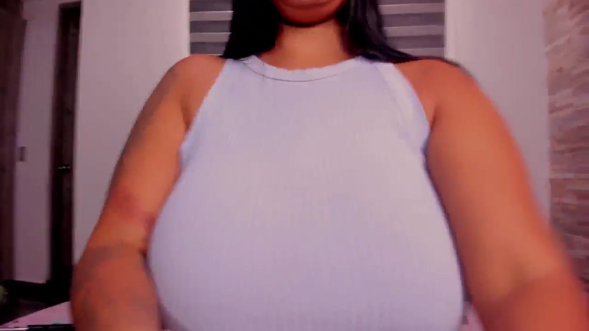 Gallery image thumbnail from Racheel_boobs's myfreecams stream on, 06/26/2024, 18:36 image 4 of 20