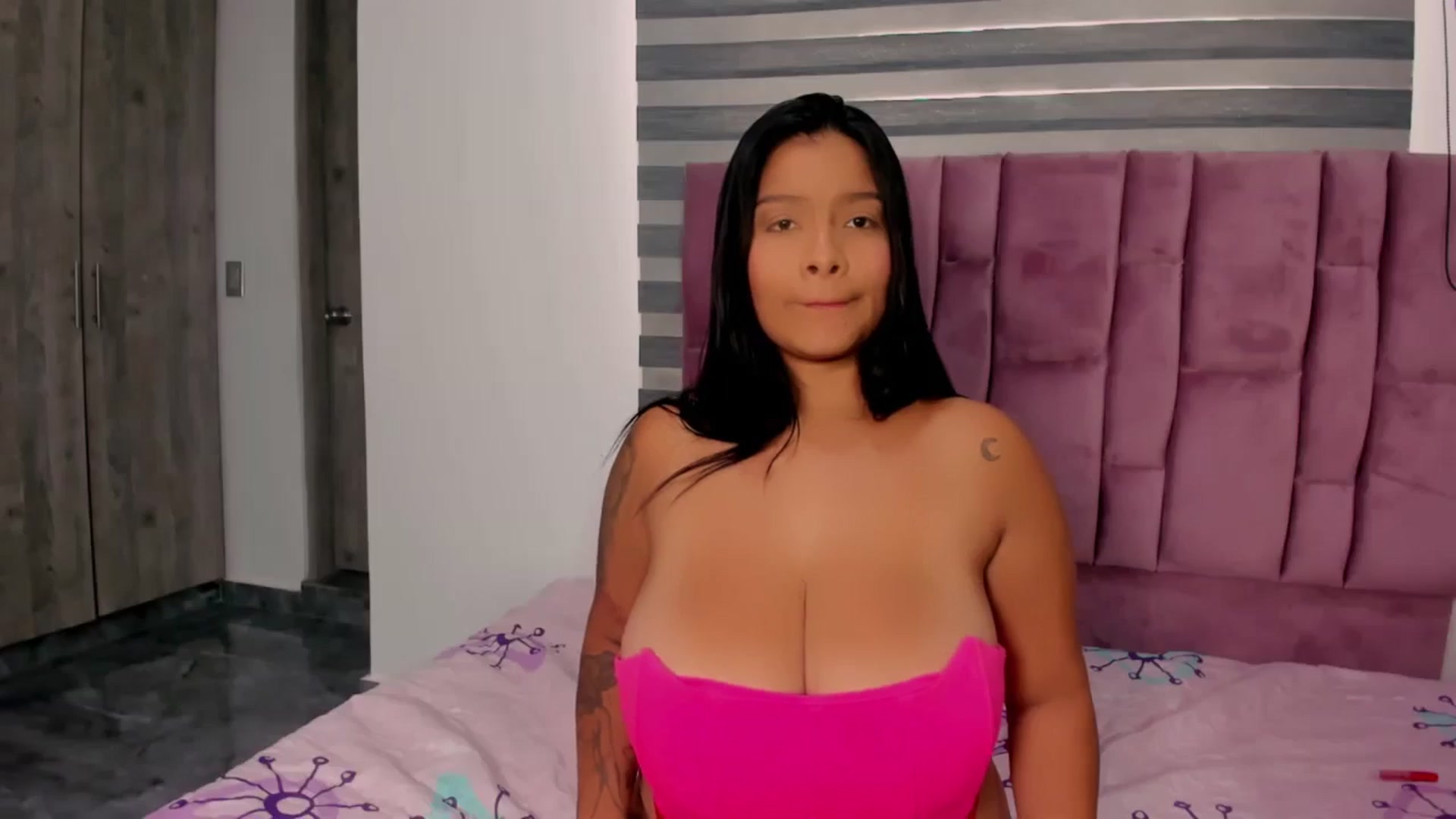 Gallery image thumbnail from Racheel_boobs's myfreecams stream on, 07/31/2024, 15:56 image 5 of 20