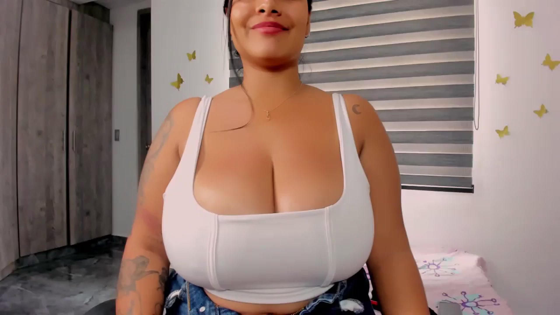 Gallery image thumbnail from Racheel_boobs's myfreecams stream on, 08/13/2024, 18:21 image 19 of 20