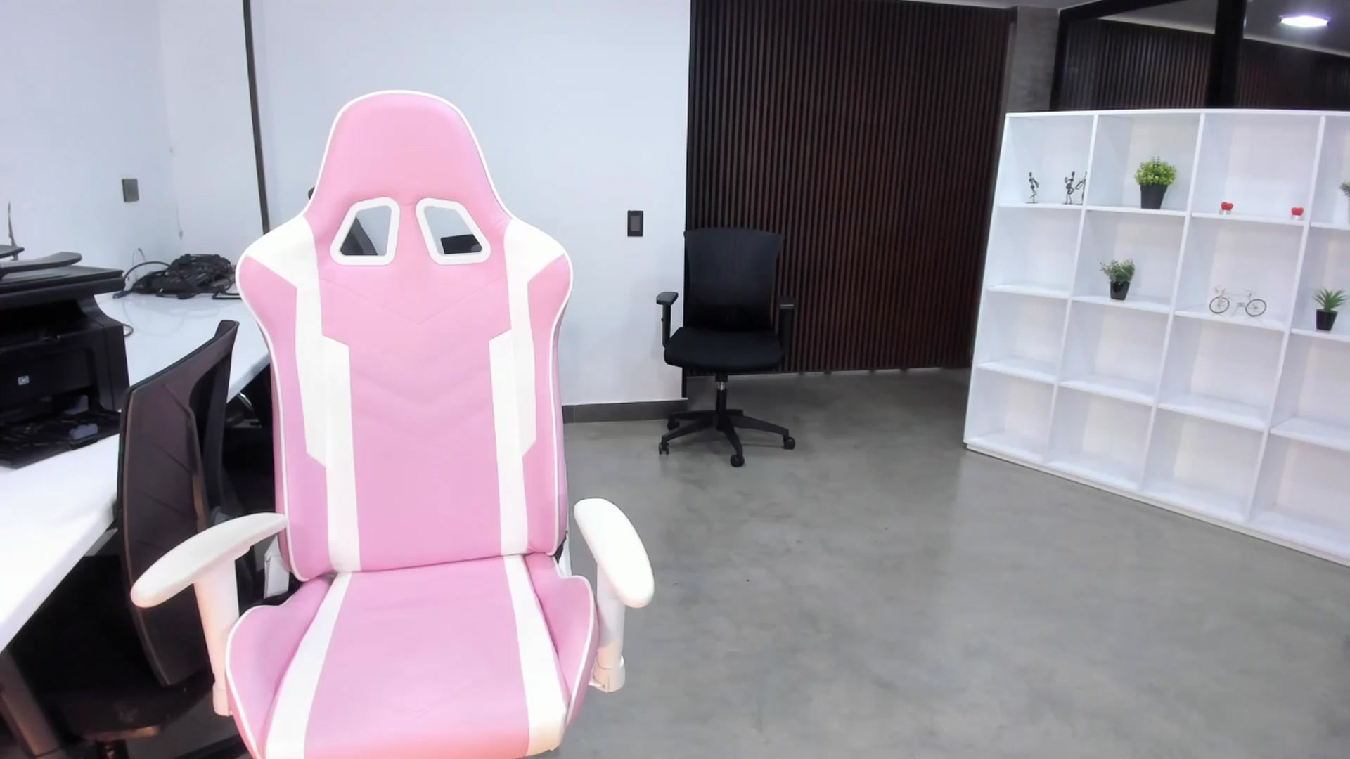 Gallery image thumbnail from Racheel_boobs's myfreecams stream on, 05/15/2025, 12:17 image 8 of 20