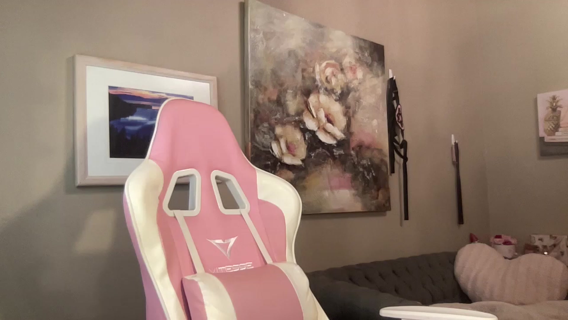 Gallery image thumbnail from RachelRaxxx's myfreecams stream on, 03/03/2023, 21:45 image 7 of 20