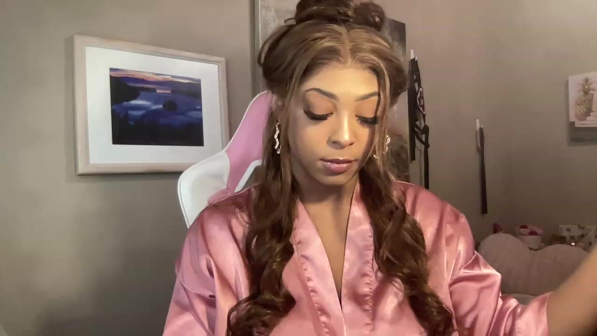 Gallery image thumbnail from RachelRaxxx's myfreecams stream on, 03/03/2023, 21:45 image 16 of 20