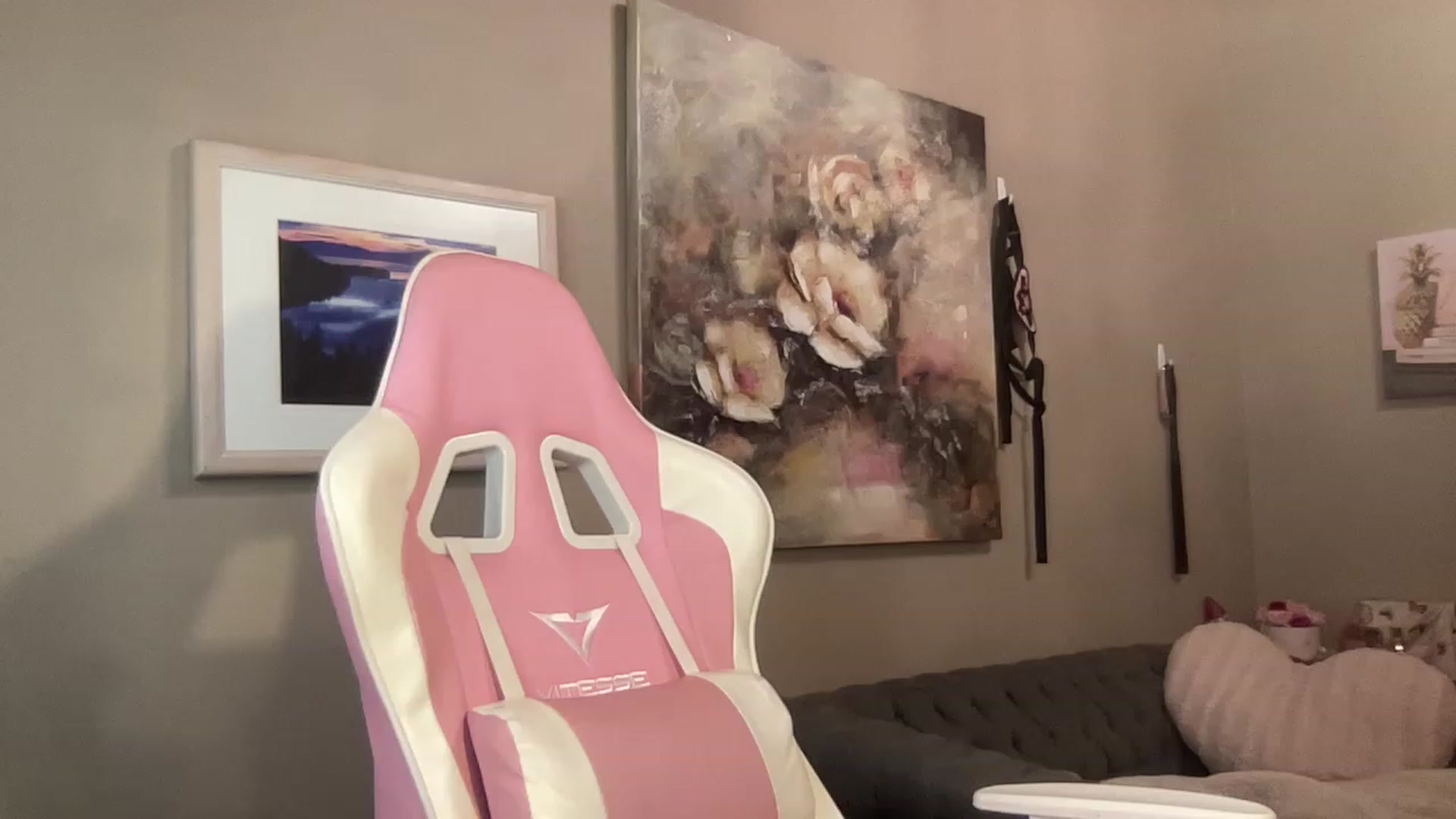 Gallery image thumbnail from RachelRaxxx's myfreecams stream on, 03/03/2023, 21:45 image 6 of 20