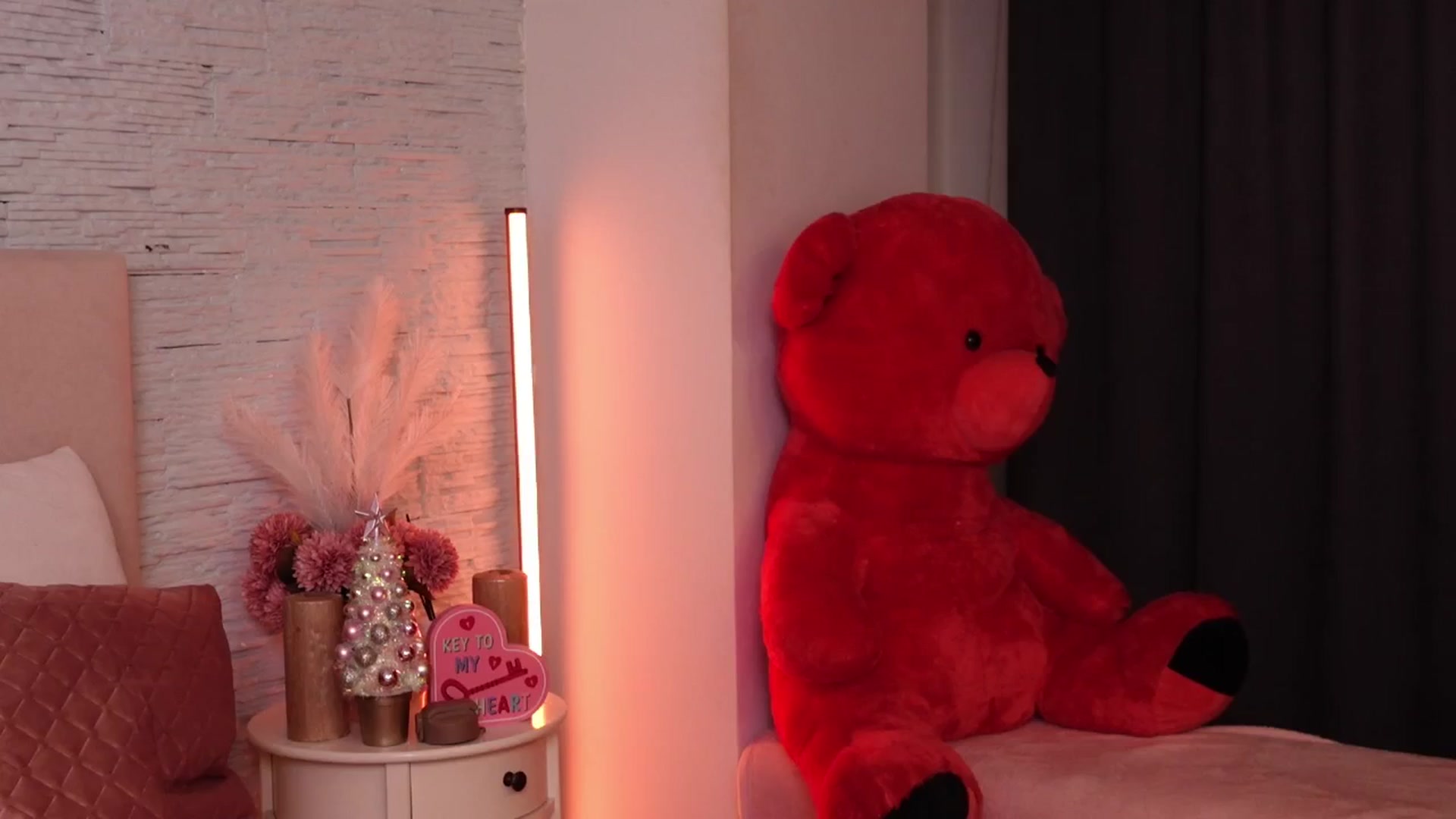Gallery image thumbnail from RachelS's myfreecams stream on, 12/16/2024, 11:35 image 20 of 20