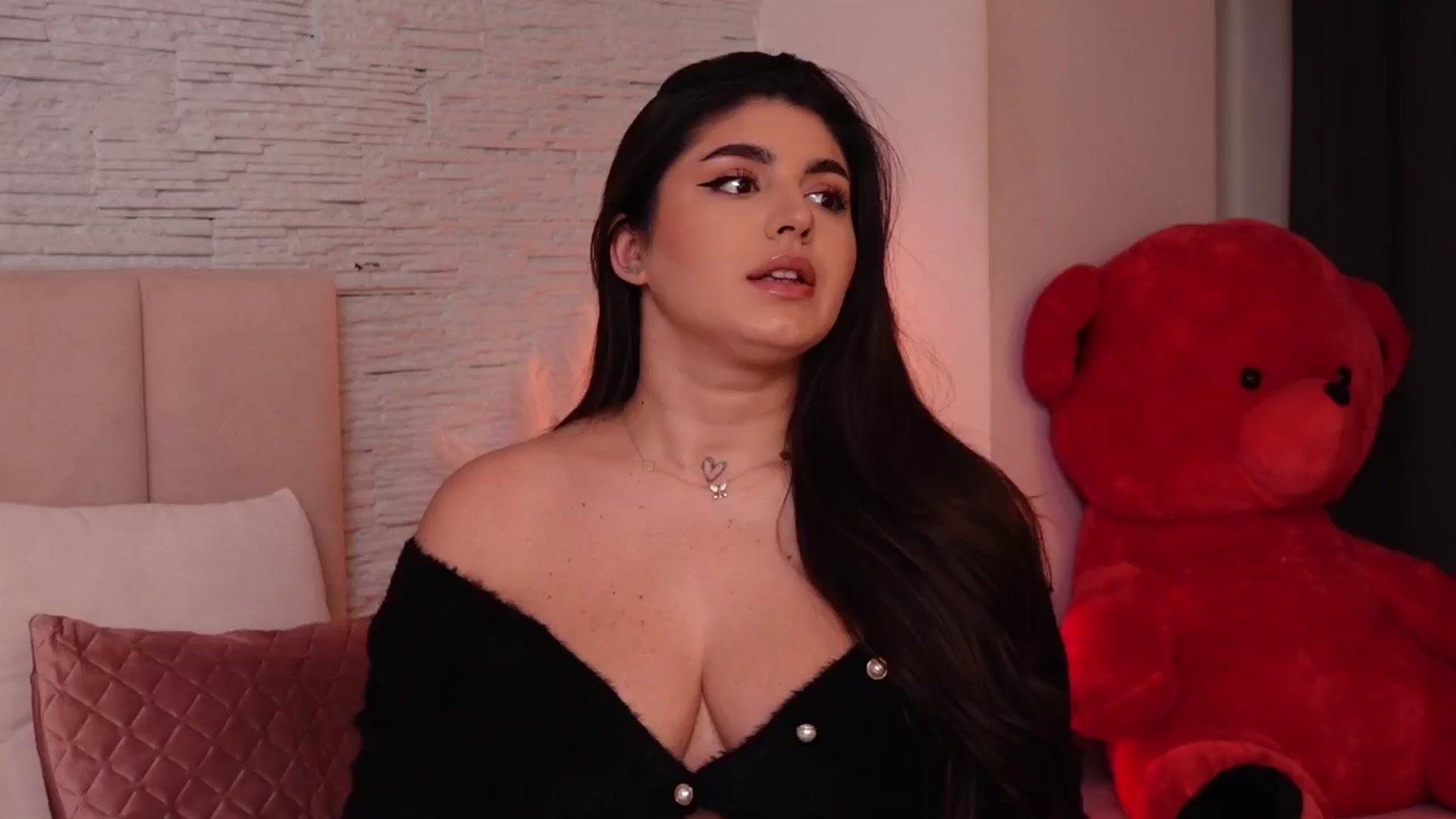 Gallery image thumbnail from RachelS's myfreecams stream on, 12/17/2024, 11:01 image 5 of 20