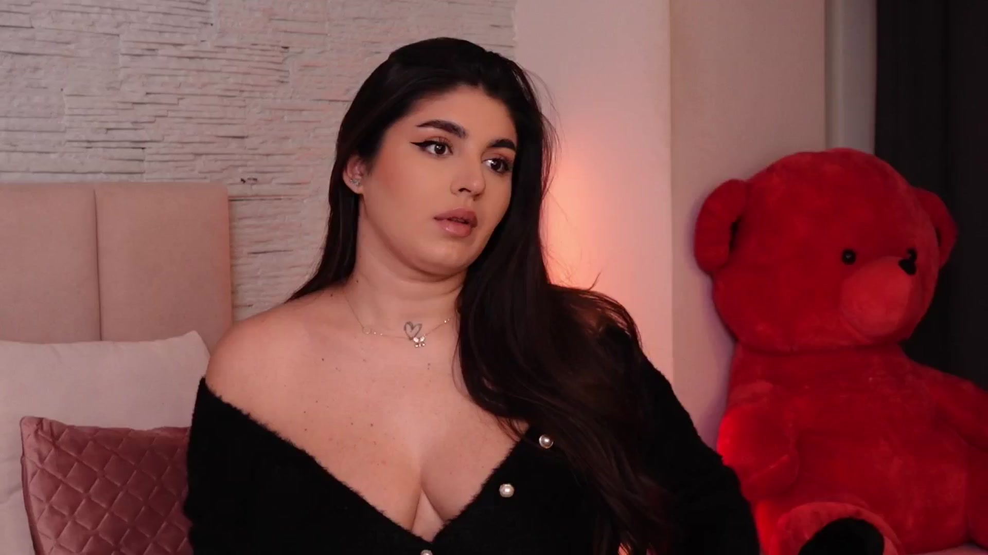 Gallery image thumbnail from RachelS's myfreecams stream on, 12/17/2024, 11:01 image 6 of 20