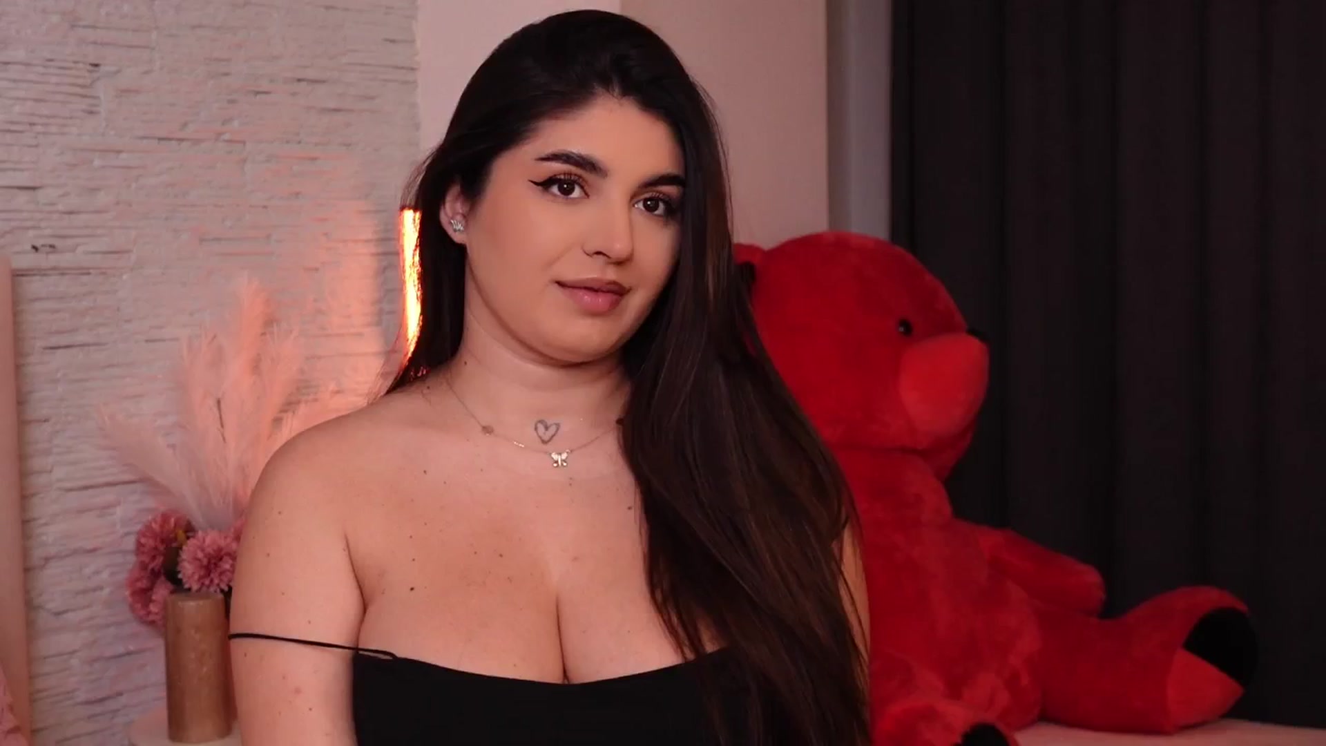 Gallery image thumbnail from RachelS's myfreecams stream on, 12/27/2024, 12:27 image 3 of 20