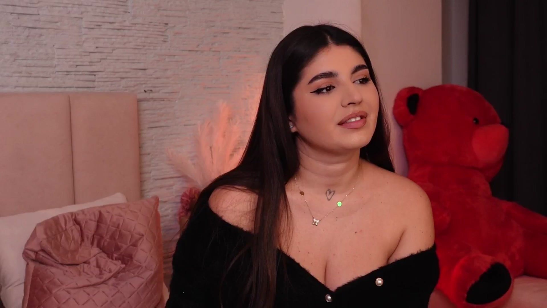 Gallery image thumbnail from RachelS's myfreecams stream on, 12/28/2024, 15:08 image 4 of 20