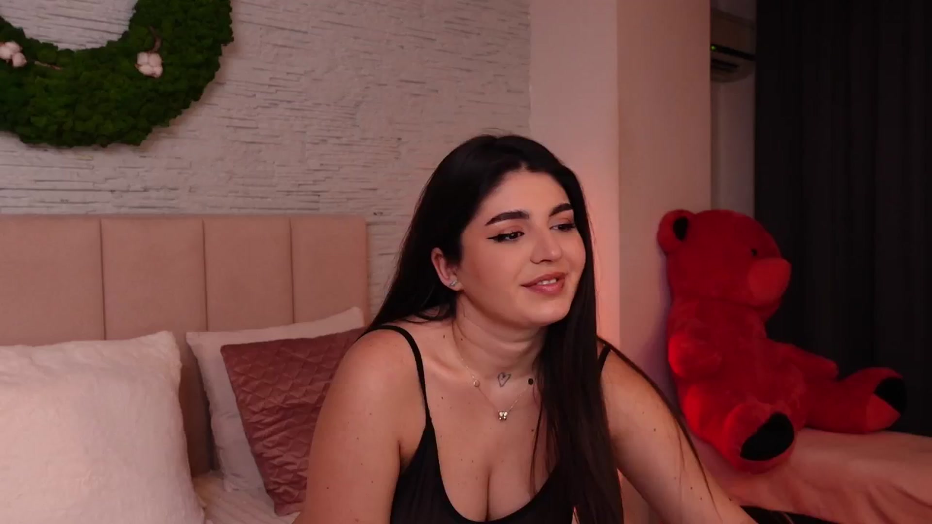 Gallery image thumbnail from RachelS's myfreecams stream on, 12/29/2024, 13:13 image 3 of 20