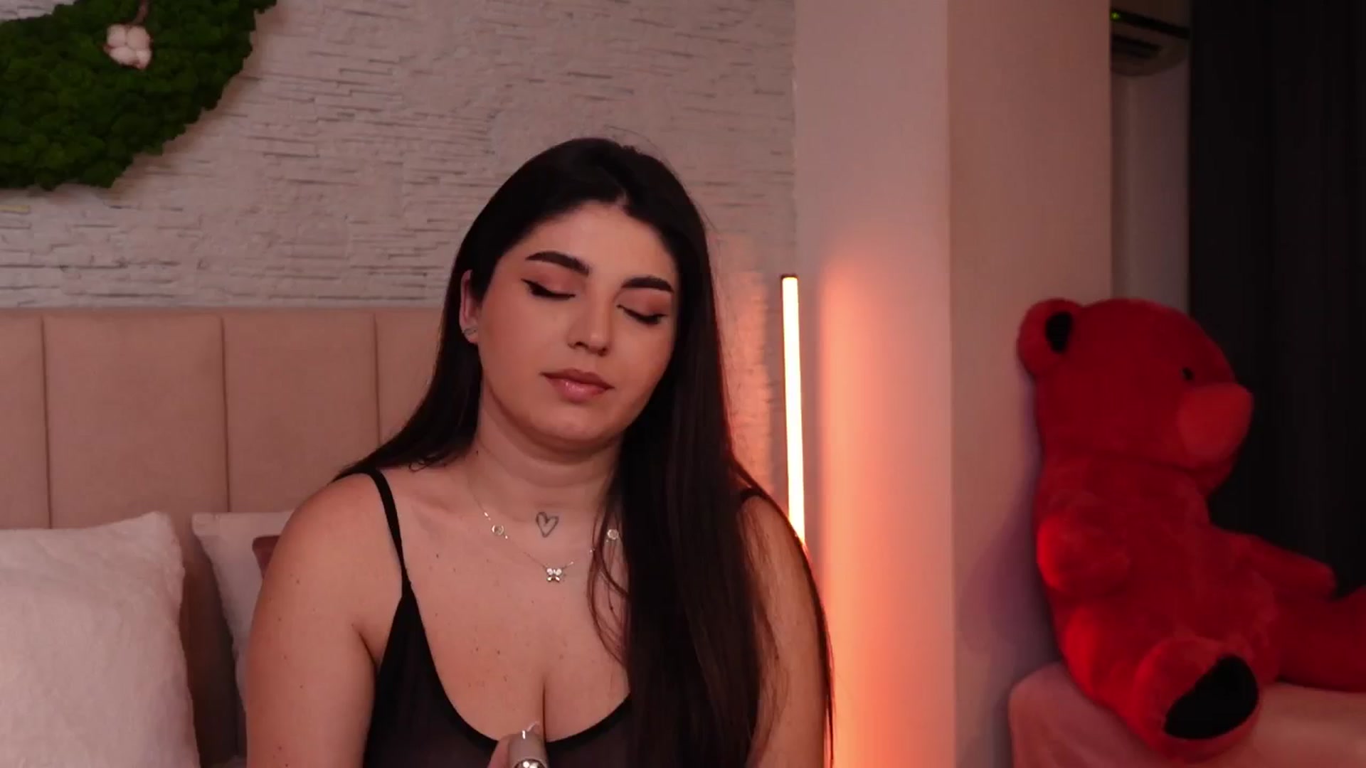Gallery image thumbnail from RachelS's myfreecams stream on, 12/29/2024, 13:13 image 5 of 20