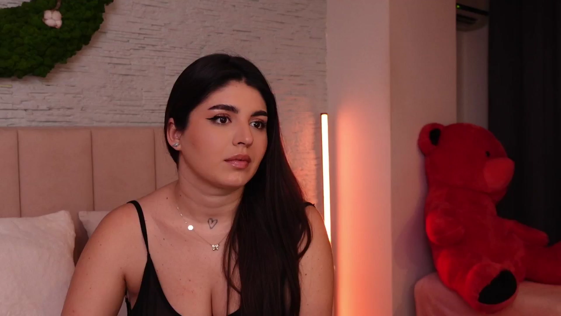 Gallery image thumbnail from RachelS's myfreecams stream on, 12/29/2024, 13:13 image 9 of 20