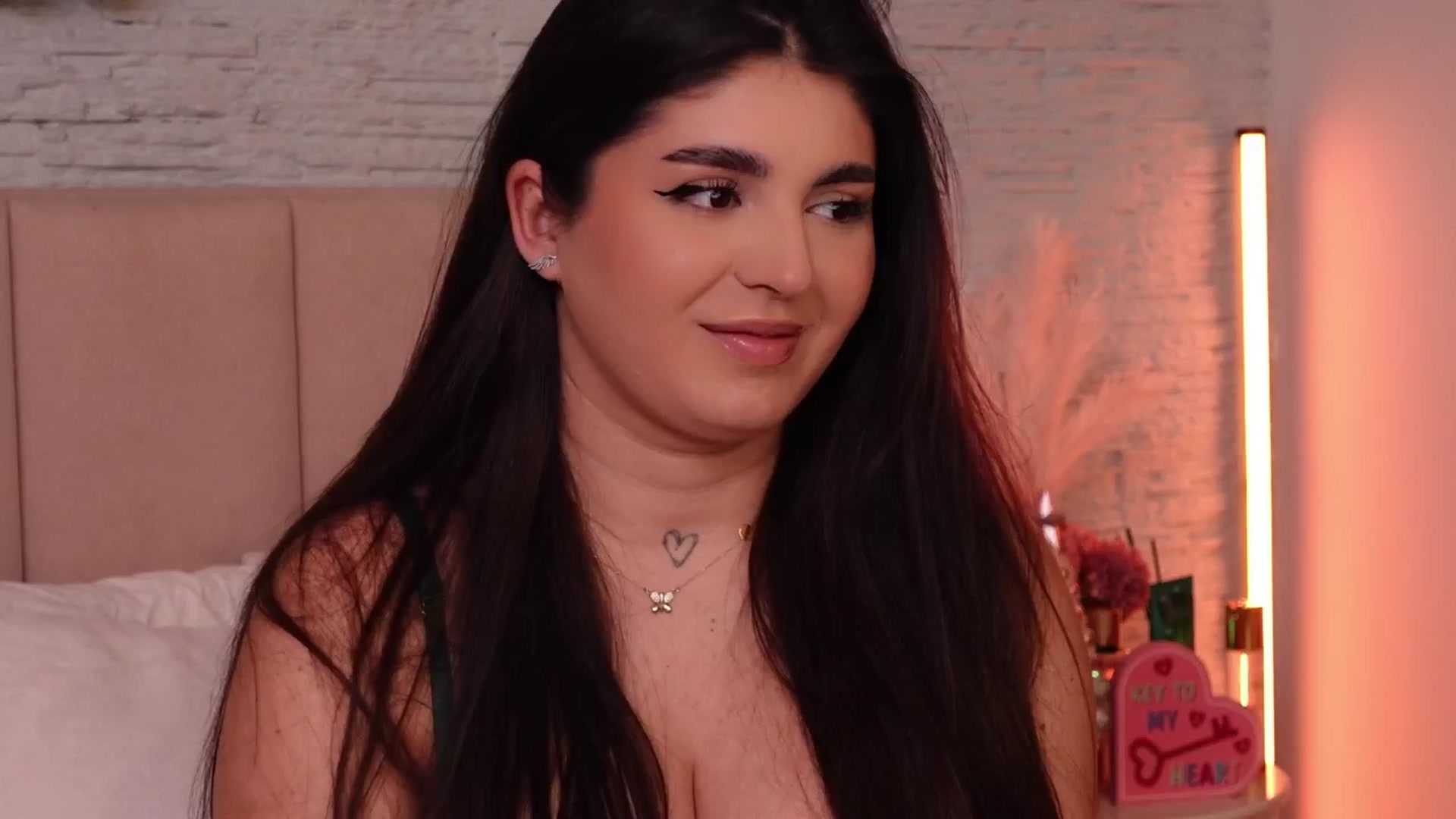 Gallery image thumbnail from RachelS's myfreecams stream on, 01/03/2025, 12:44 image 18 of 20