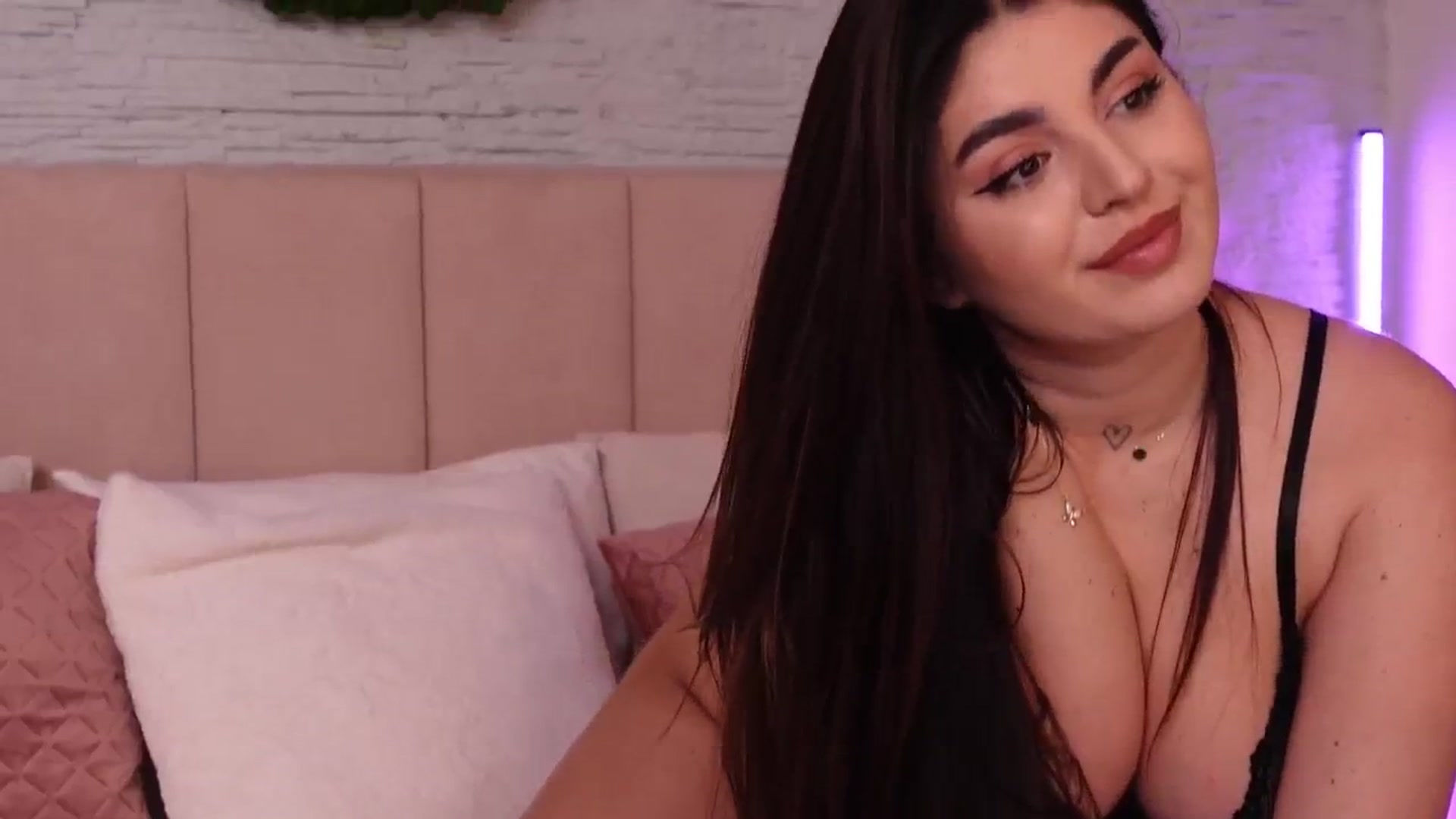 Gallery image thumbnail from RachelS's myfreecams stream on, 01/08/2025, 11:06 image 18 of 20