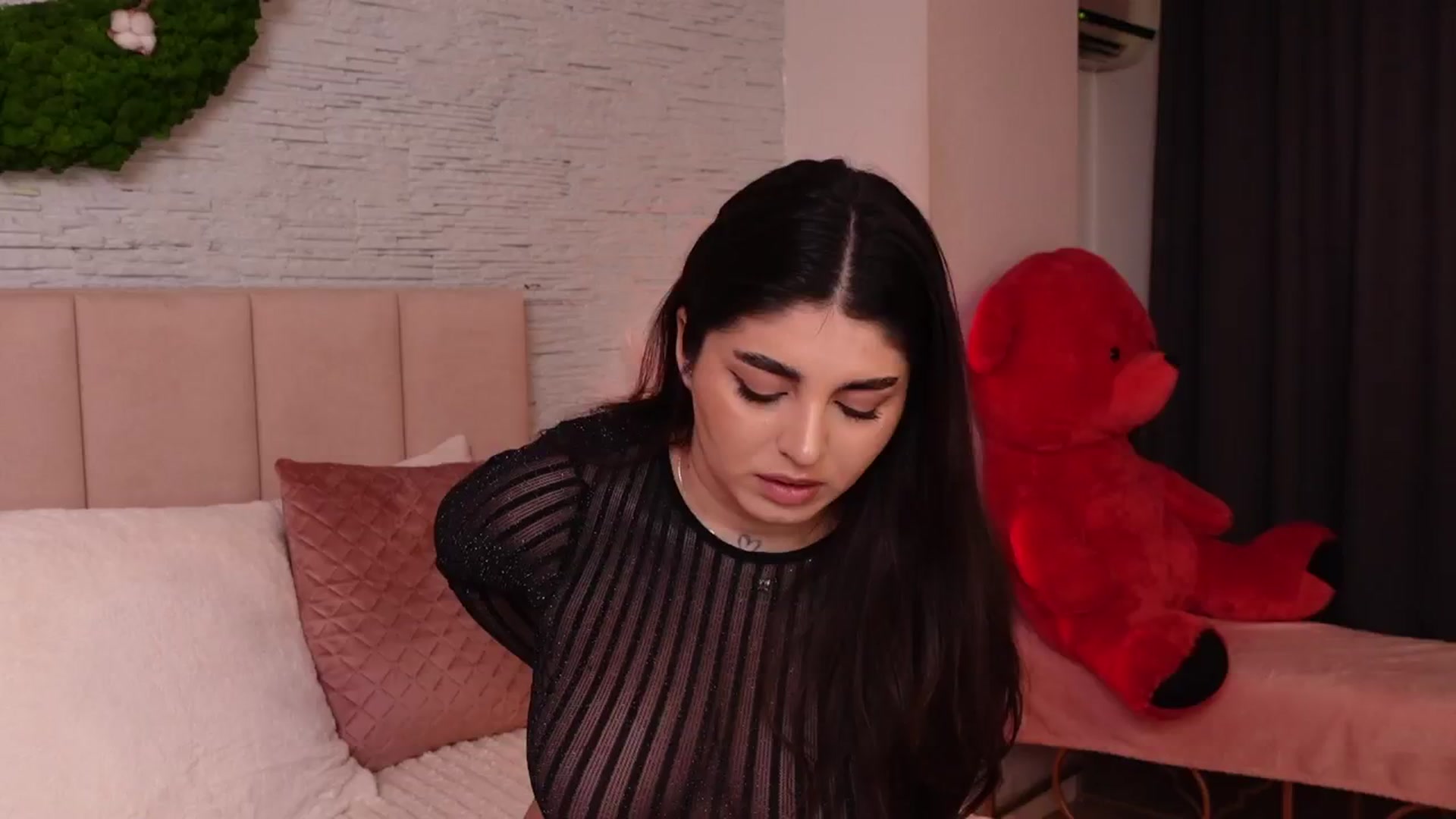 Gallery image thumbnail from RachelS's myfreecams stream on, 01/13/2025, 12:00 image 1 of 20