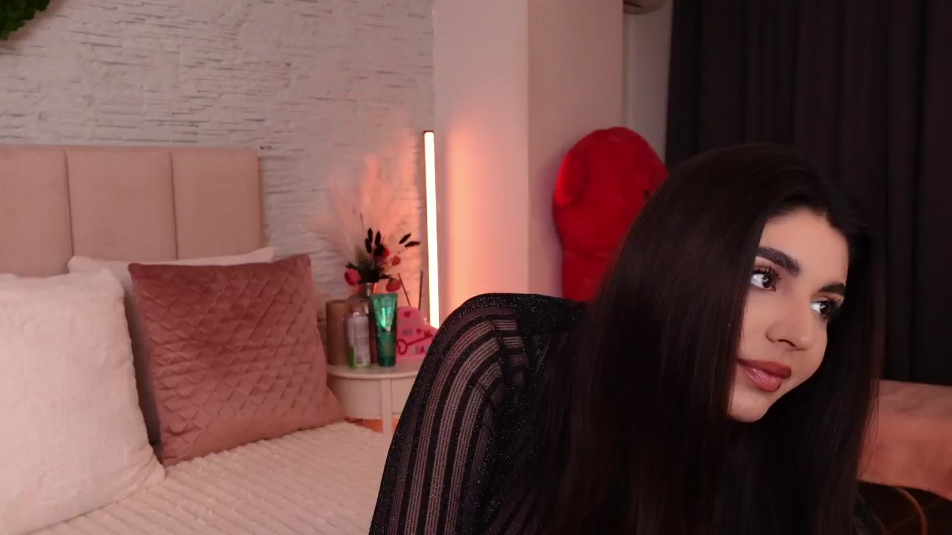 Gallery image thumbnail from RachelS's myfreecams stream on, 01/13/2025, 12:58 image 6 of 20