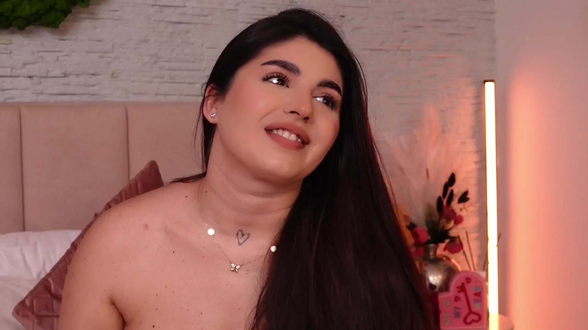 Gallery image thumbnail from RachelS's myfreecams stream on, 01/30/2025, 07:57 image 19 of 20