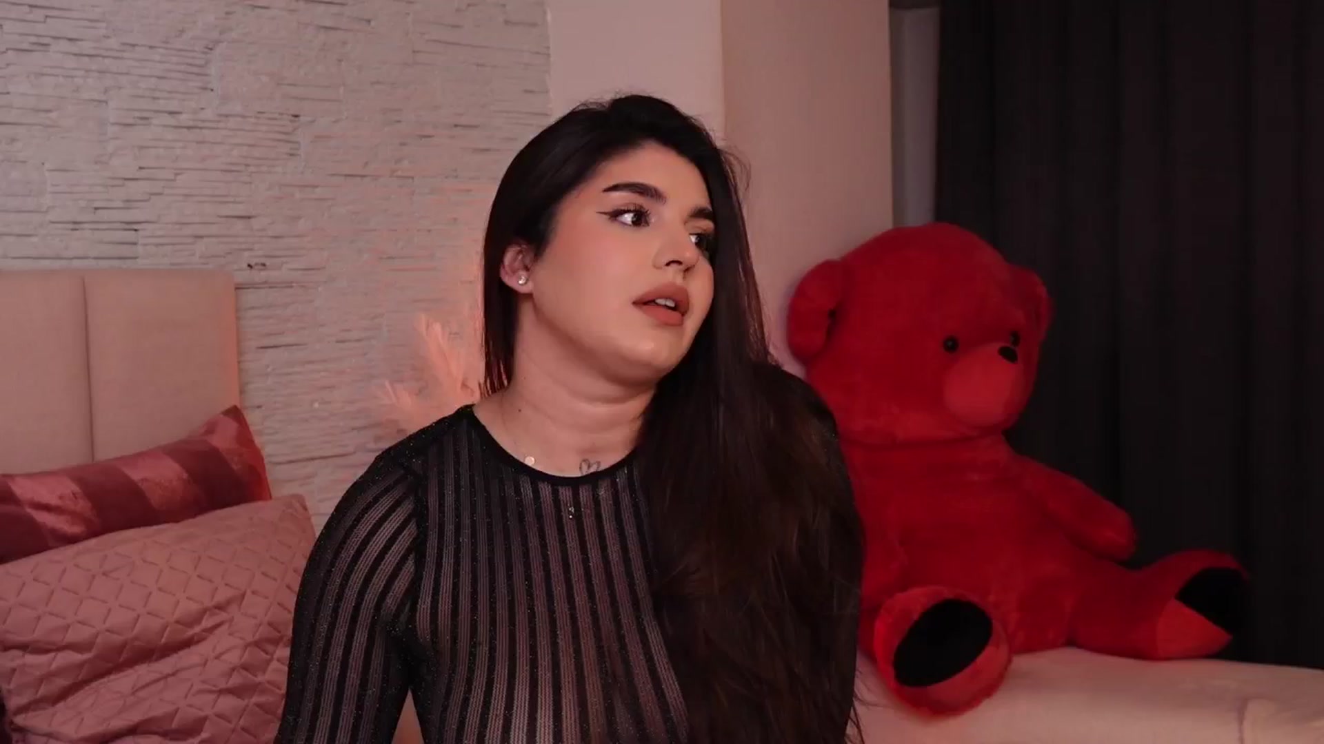 Gallery image thumbnail from RachelS's myfreecams stream on, 01/31/2025, 08:09 image 4 of 20